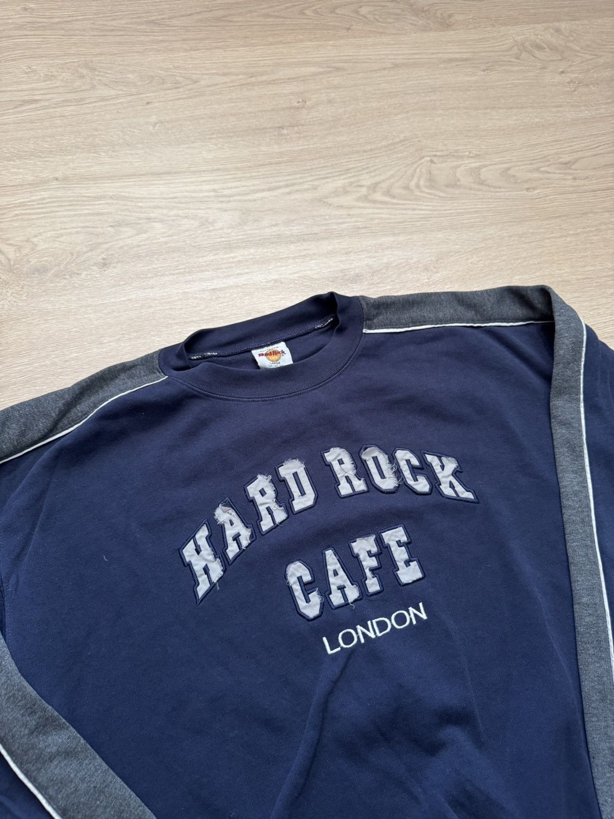 Hard Rock Cafe Vintage 00’s Hard Rock Cafe London y2k Japanese Sweatshirts Size US L / EU 52-54 / 3 - 2 Thumbnail