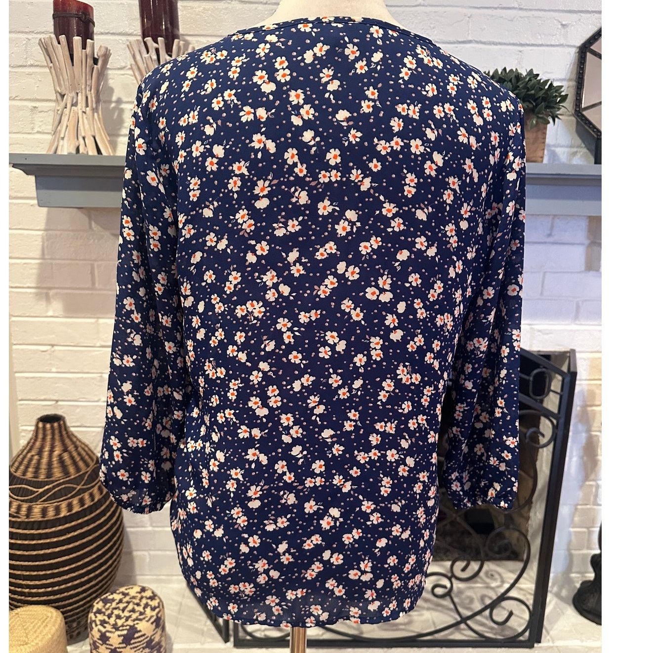 Other Collective Concept Blue Floral 3/4 Sleeve V Neck Blouse SP Size S / US 4 / IT 40 - 4 Thumbnail
