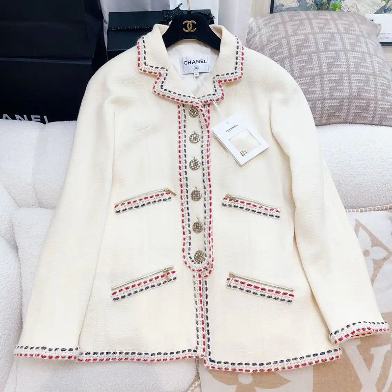 Chanel Chanel Beige Long Sleeve Cardigan for Women 0089 Size L / US 10 / IT 46 - 1 Thumbnail