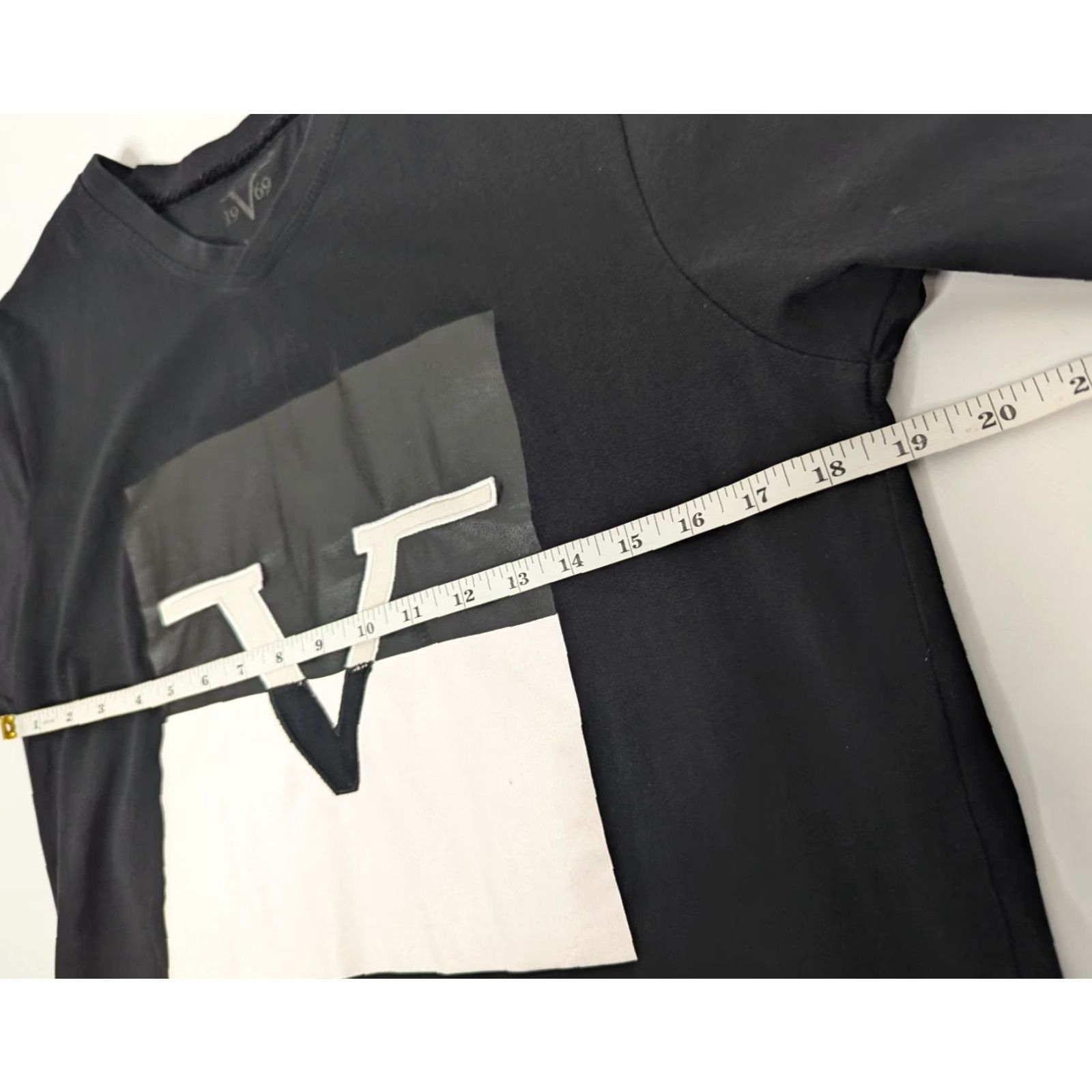 Versace VINTAGE Versace Shirt Mens 1969 Italia Graphic Tee V Logo V-Neck Short Sleeve Medium Black Cotton Logo 1969 Italia Mens Versace Shirt Size US M / EU 48-50 / 2 - 4 Thumbnail