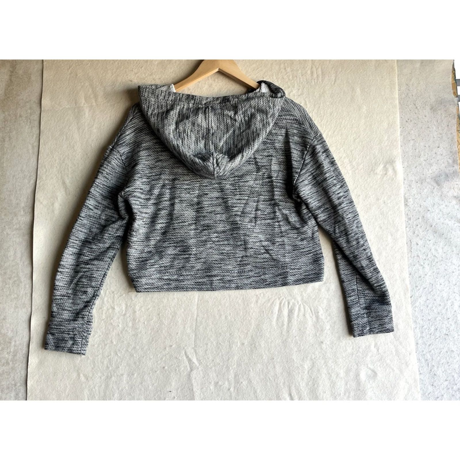 Anthropologie Anthropologie Hoodie Women Crop Sweatshirt Gray Medium Long Sleeve Pullover Knit Cotton Blend Lightweight Athleisure Urban Activewear Size M / US 6-8 / IT 42-44 - 2 Thumbnail