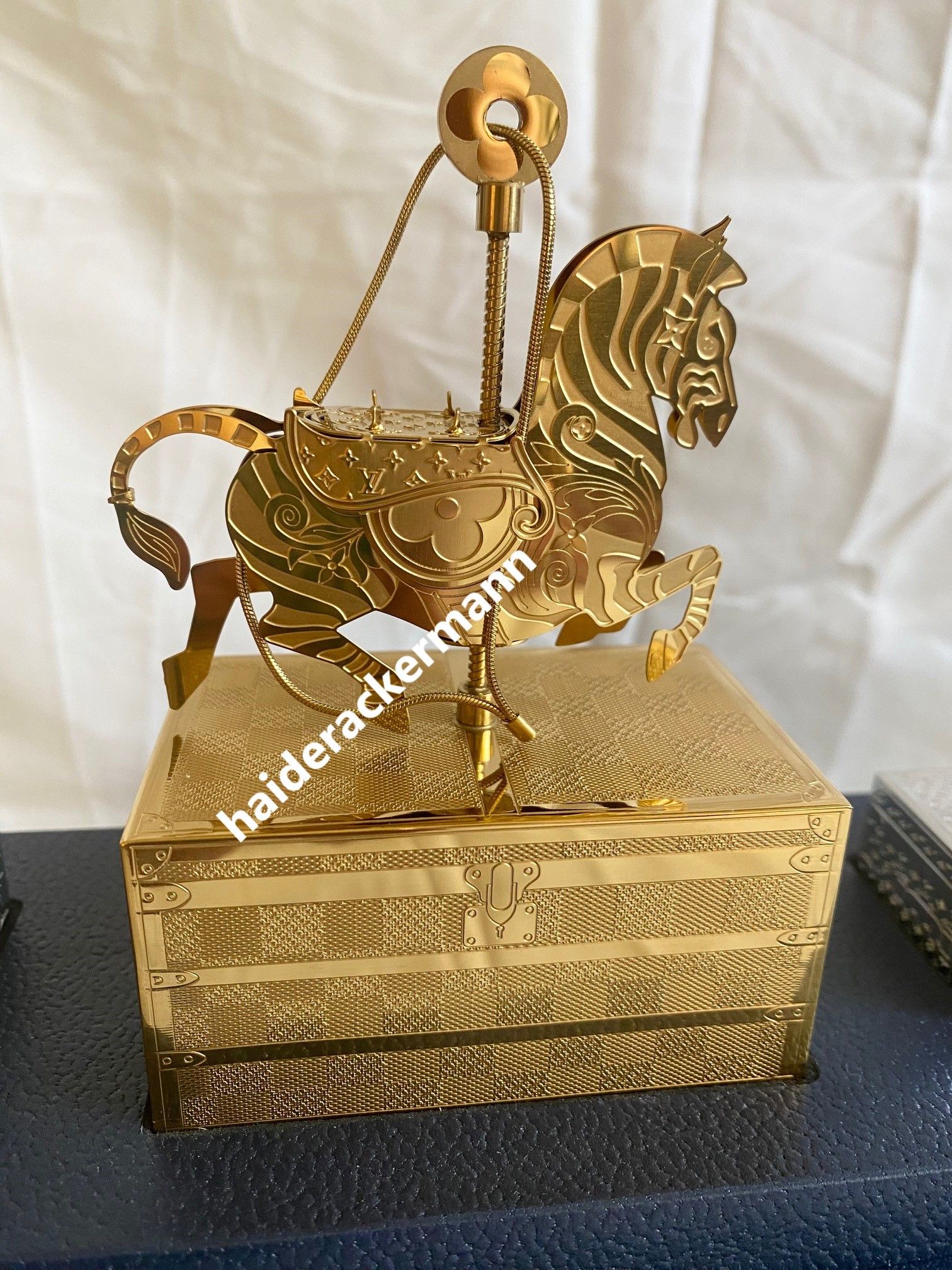 Louis Vuitton Louis Vuitton 2024 X'mas monogram carousel trunk ornament Size ONE SIZE - 7 Thumbnail