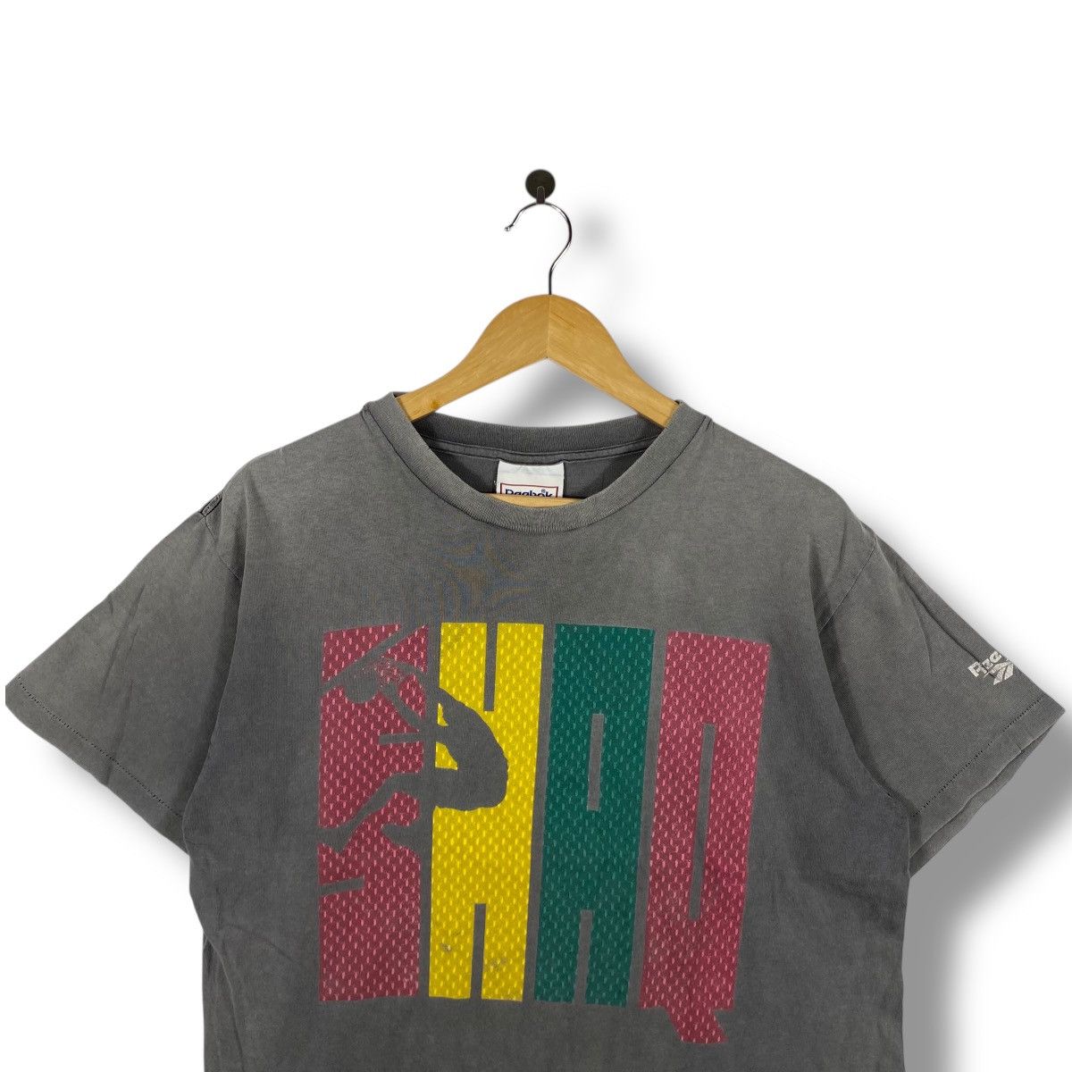 Reebok × Vintage Vintage 90's REEBOK Shaq O'Neal Graphic Faded Tee Shirt Size US M / EU 48-50 / 2 - 2 Thumbnail