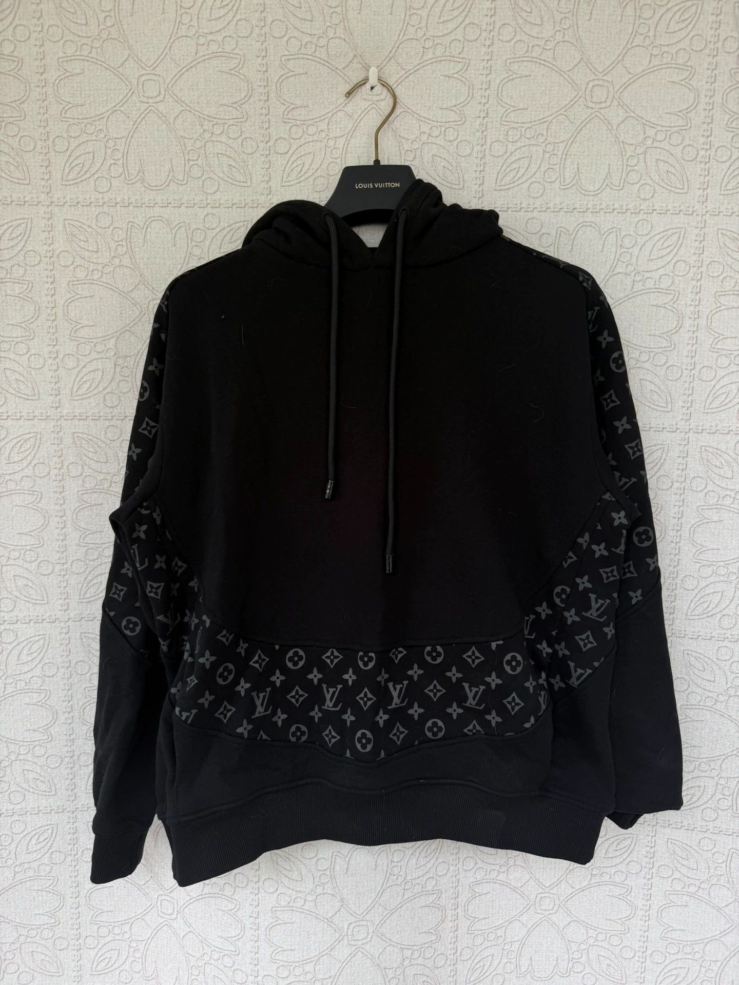 Louis Vuitton louis vuitton black hoodie with logo design Size US L / EU 52-54 / 3 - 1 Thumbnail