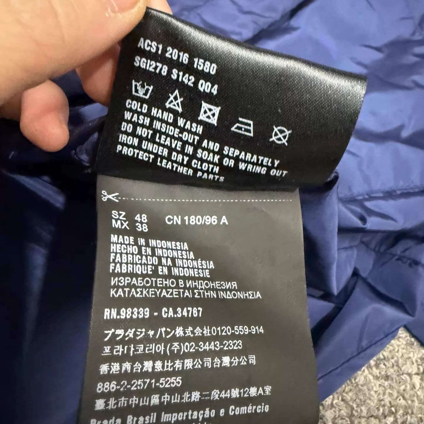 Prada Prada blue triangle logo nylon jacket 48 Size US M / EU 48-50 / 2 - 5 Thumbnail