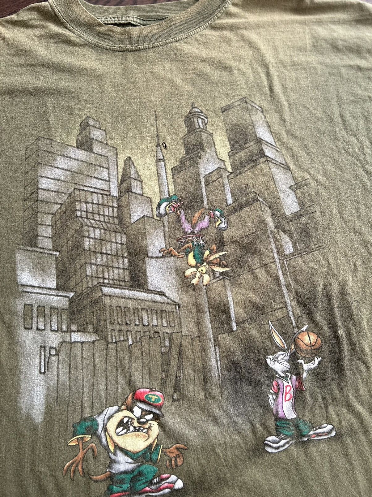 Vintage × Warner Bros Vintage looney toons Sun Faded Big Graphic Tee Size US L / EU 52-54 / 3 - 3 Thumbnail
