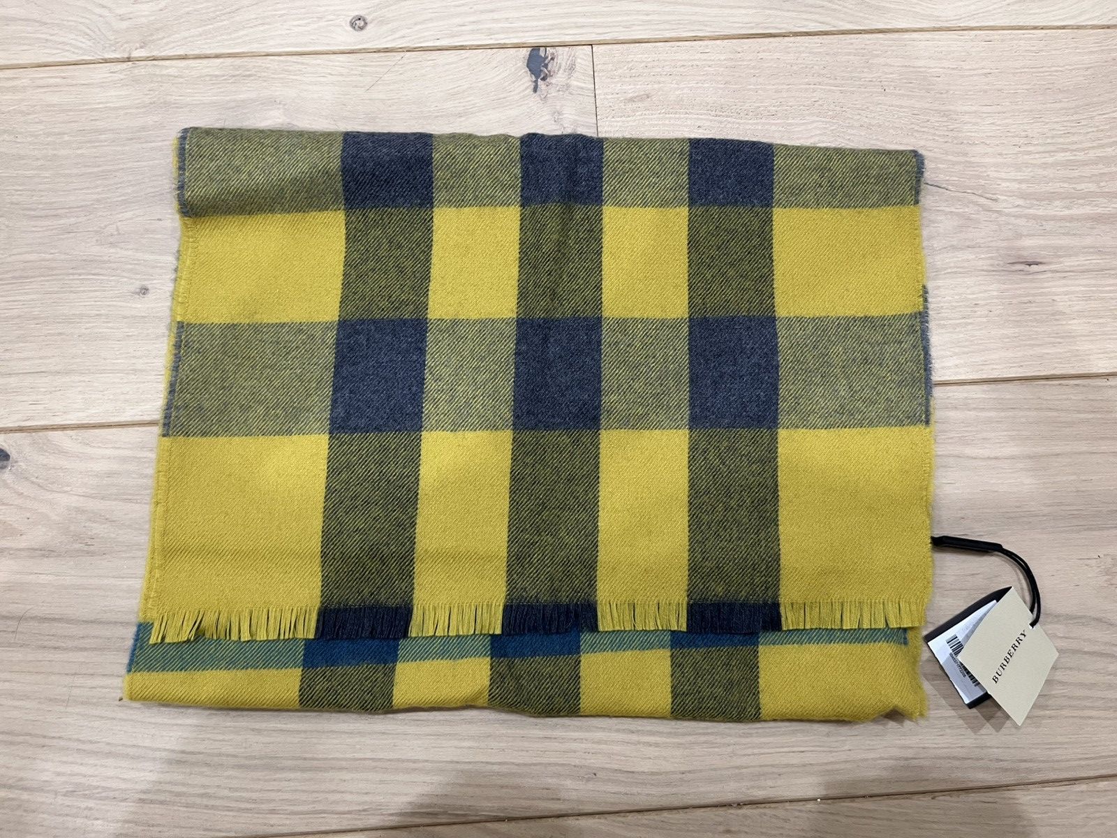Burberry Burberry Bright Check Cashmere Scarf – Lemon Quartz Size ONE SIZE - 1 Thumbnail