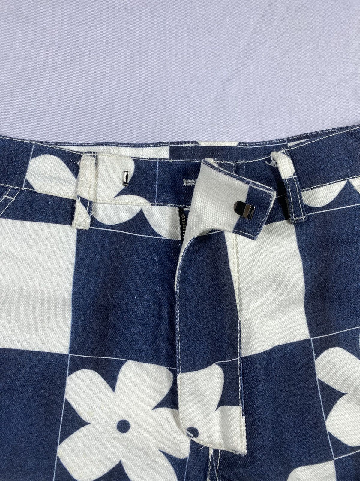 Beauty Beast Japanese The Museum Visitory Flower Lasered Jeans Size US 31 - 7 Thumbnail