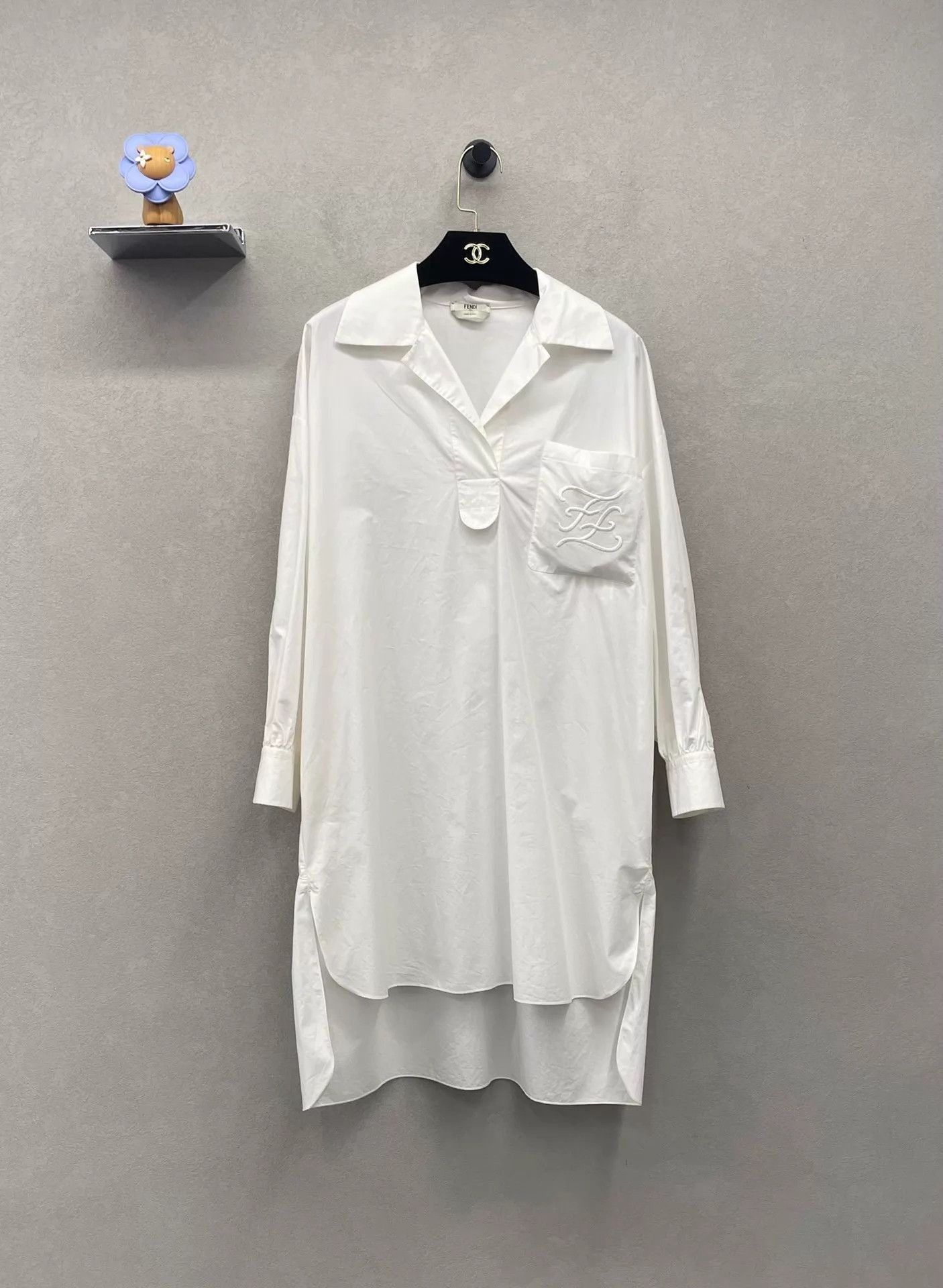 Fendi FENDI White Pocket Logo Embroidered Shirtdress 36 Size XS / US 0-2 / IT 36-38 - 1 Thumbnail