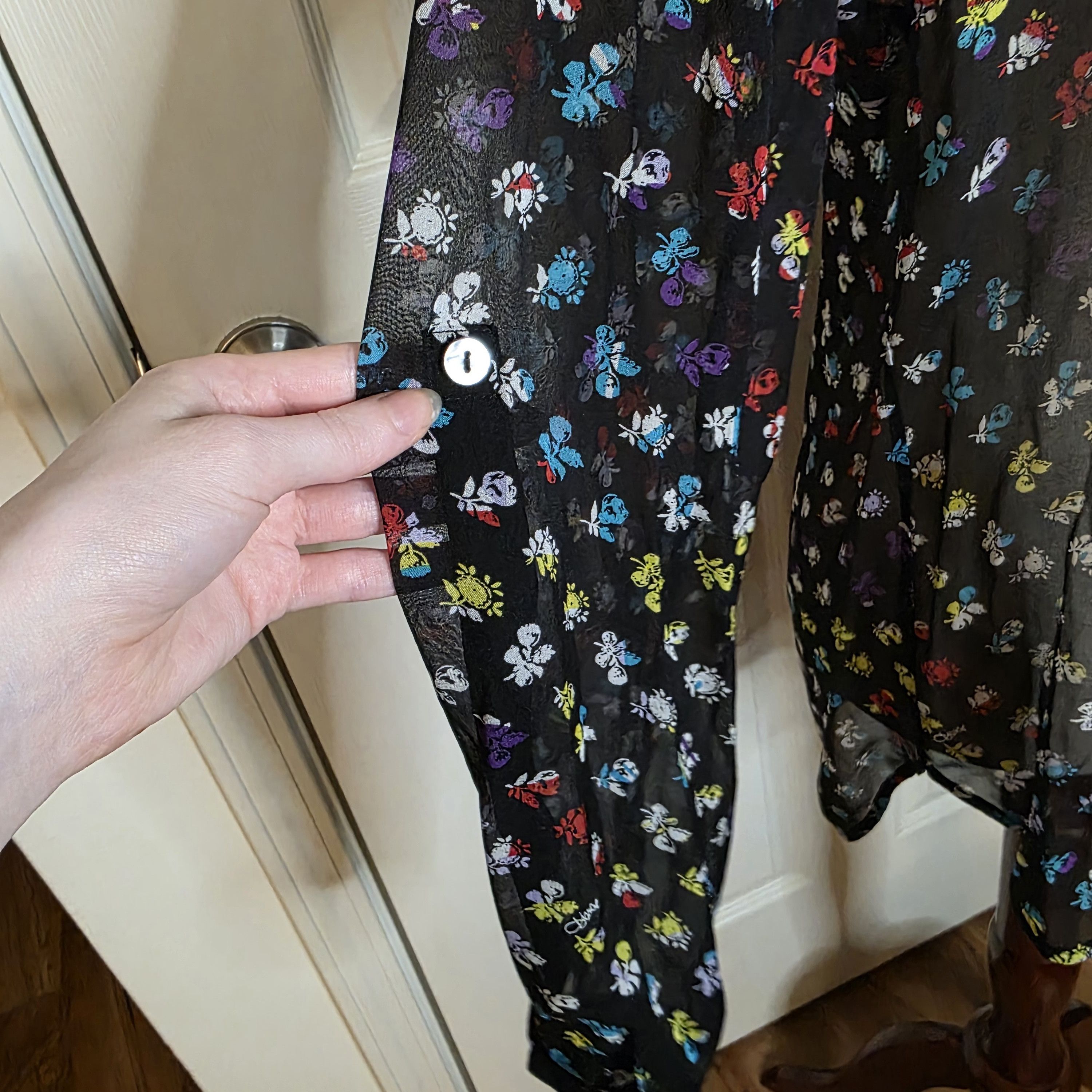 Diane von Furstenberg Diane Von Furstenberg Black Floral Sheer Silk Button Down Size M / US 6-8 / IT 42-44 - 4 Thumbnail