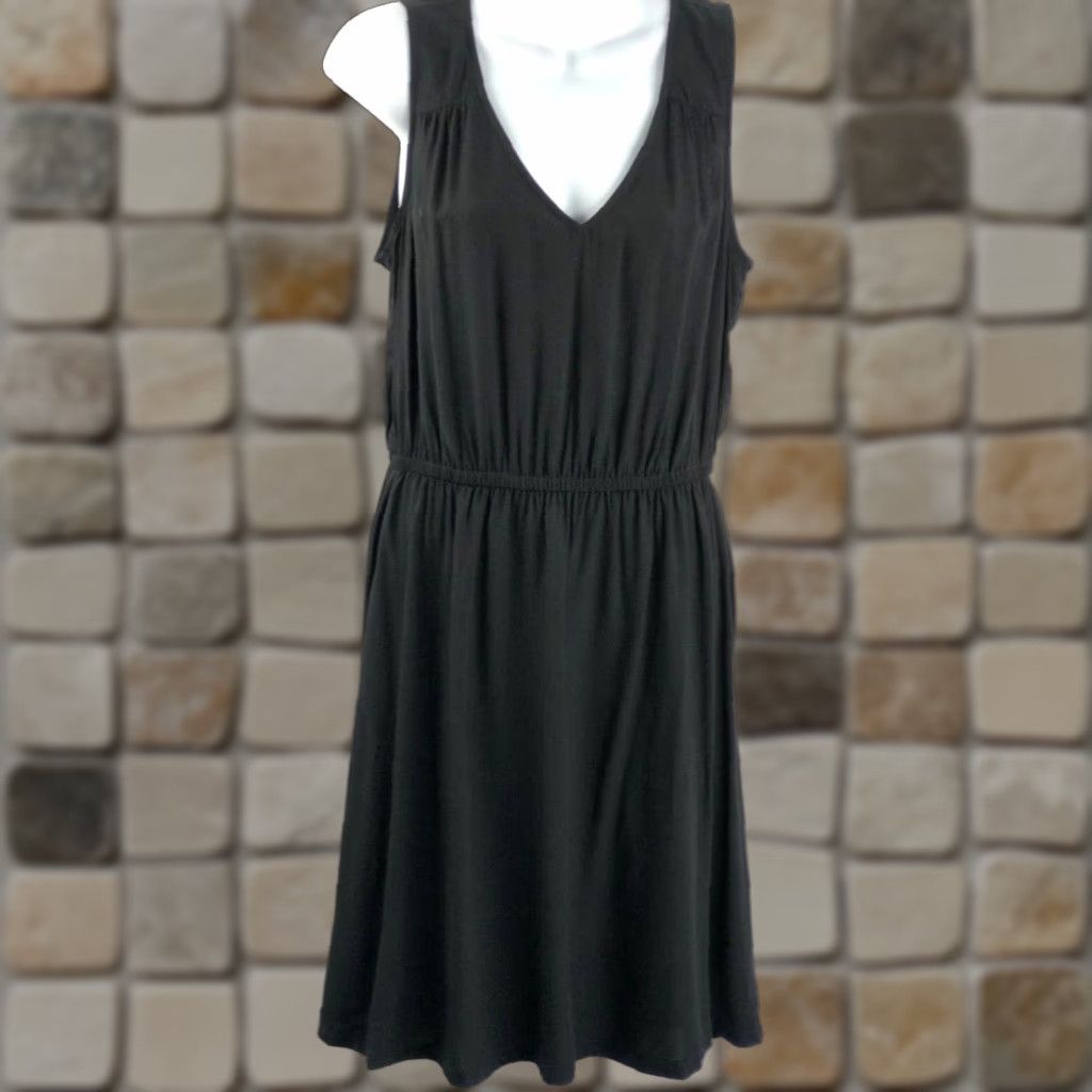 Old Navy NWT Old Navy Sleeveless Midi Dress M Black V-Neck A-Line Rayon flowy Size M / US 6-8 / IT 42-44 - 1 Thumbnail