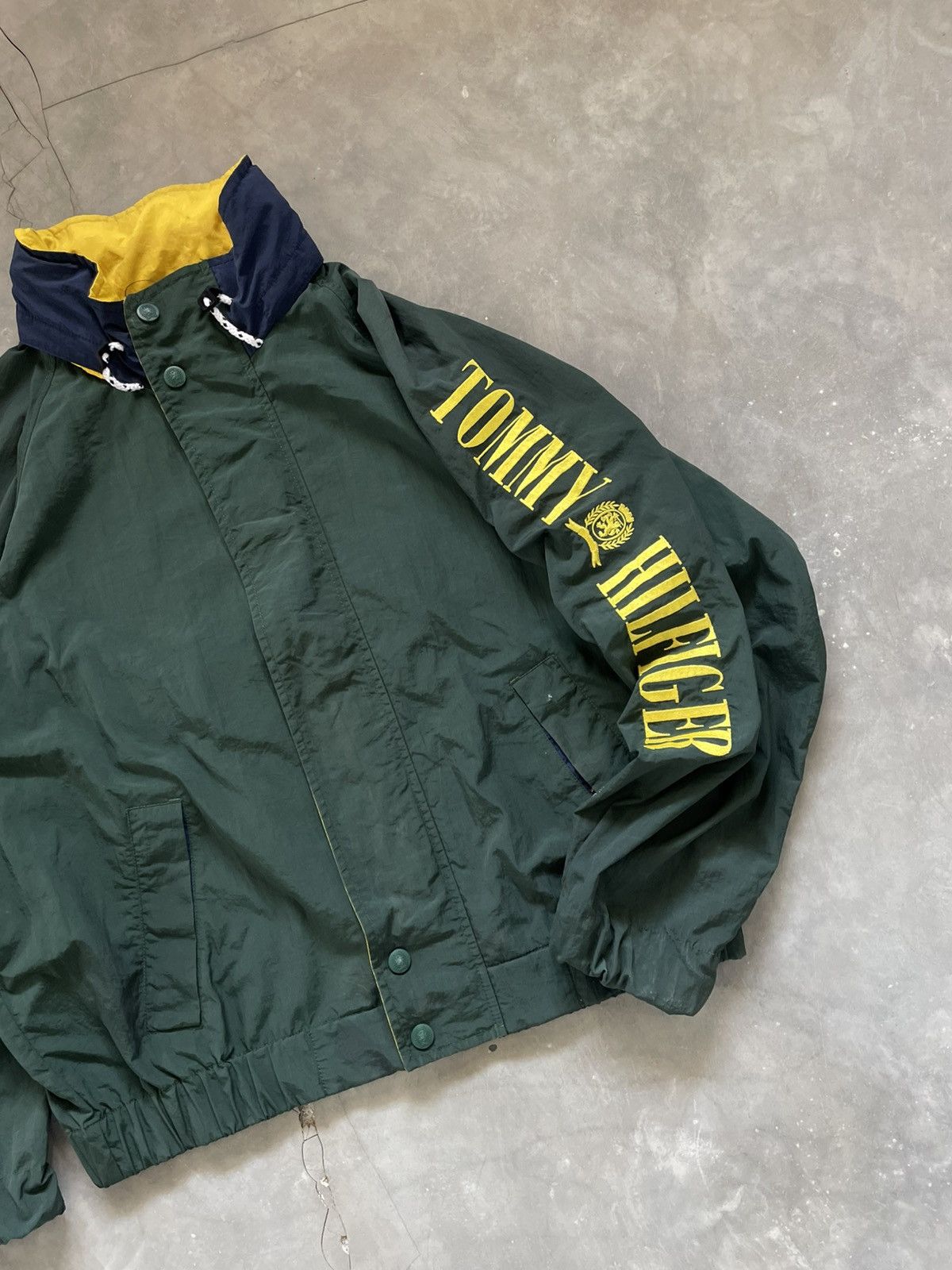 Tommy Hilfiger Vintage Tommy Hilfiger Spell Out Sleeve Sailing Windbreaker Size US XL / EU 56 / 4 - 6 Thumbnail