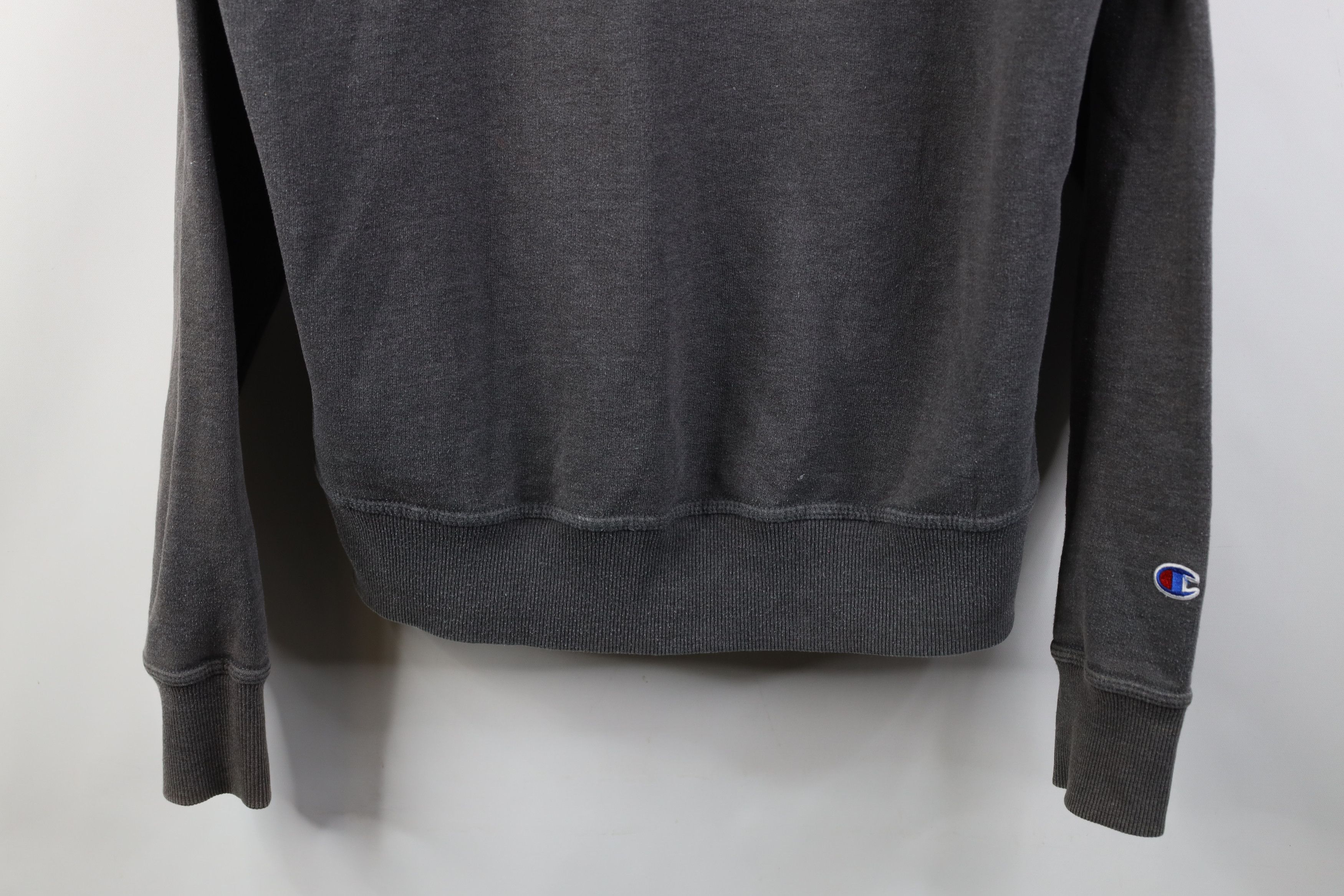 Champion Vintage Y2K Champion Monochrome Crewneck Sweatshirt Gray Size US M / EU 48-50 / 2 - 3 Thumbnail