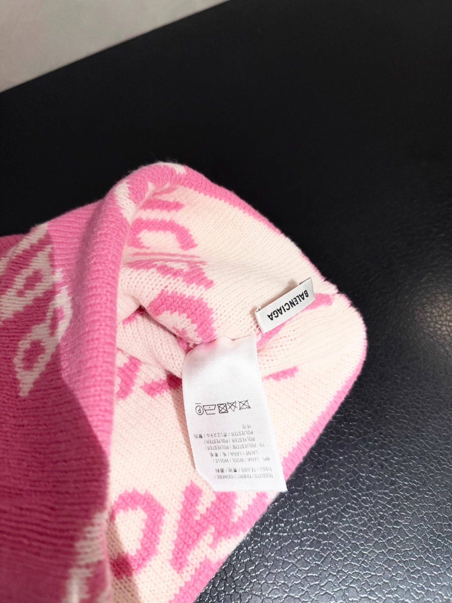Balenciaga Balenciaga pink & white colorblocked wool beanie Size ONE SIZE - 2 Thumbnail
