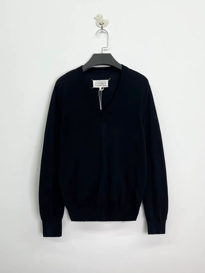 Maison Margiela Maison Margiela Black v-neck back four-line logo elbow sti Size US S / EU 44-46 / 1 - 1 Thumbnail