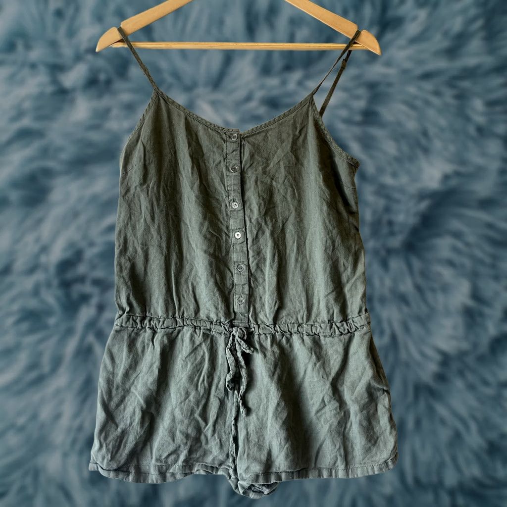 Forever 21 FOREVER 21 Olive Green Romper Waist Button Front Pockets Small Size 28" / US 6 / IT 42 - 1 Thumbnail