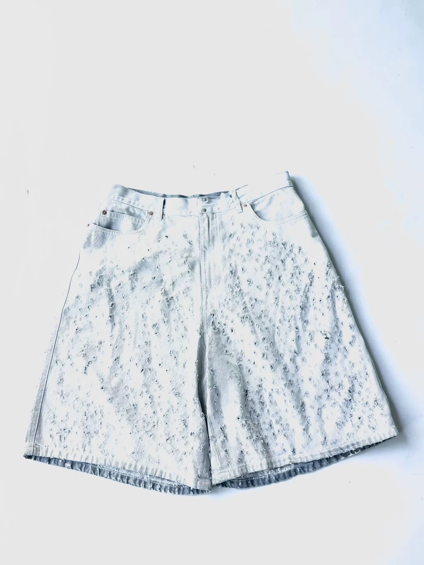 Maison Margiela Maison Margiela MM6 White Distressed Shorts Size US 31 - 1 Thumbnail