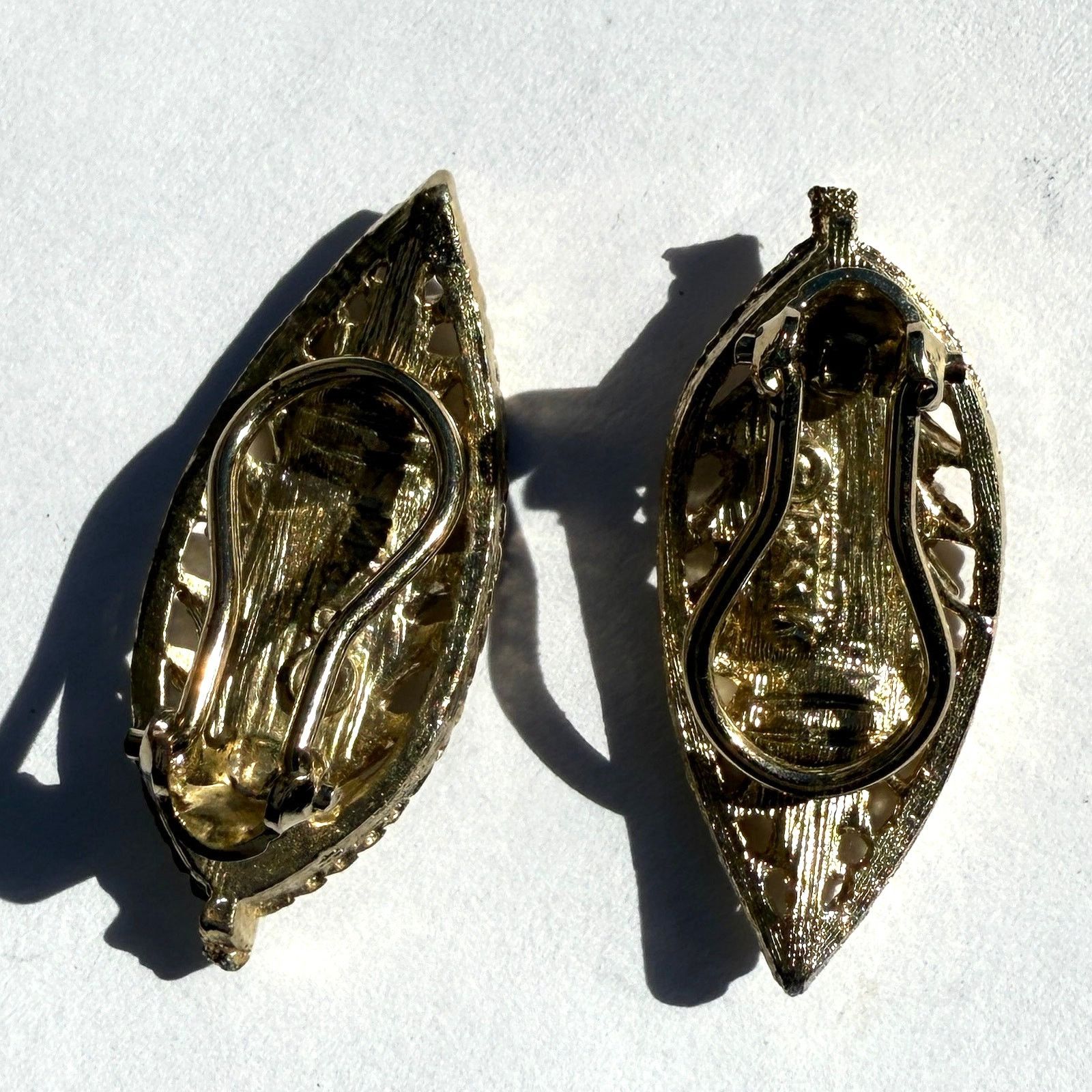 Other BSK vintage leaf clip-on earrings gold-tone textured, signed Size ONE SIZE - 2 Thumbnail