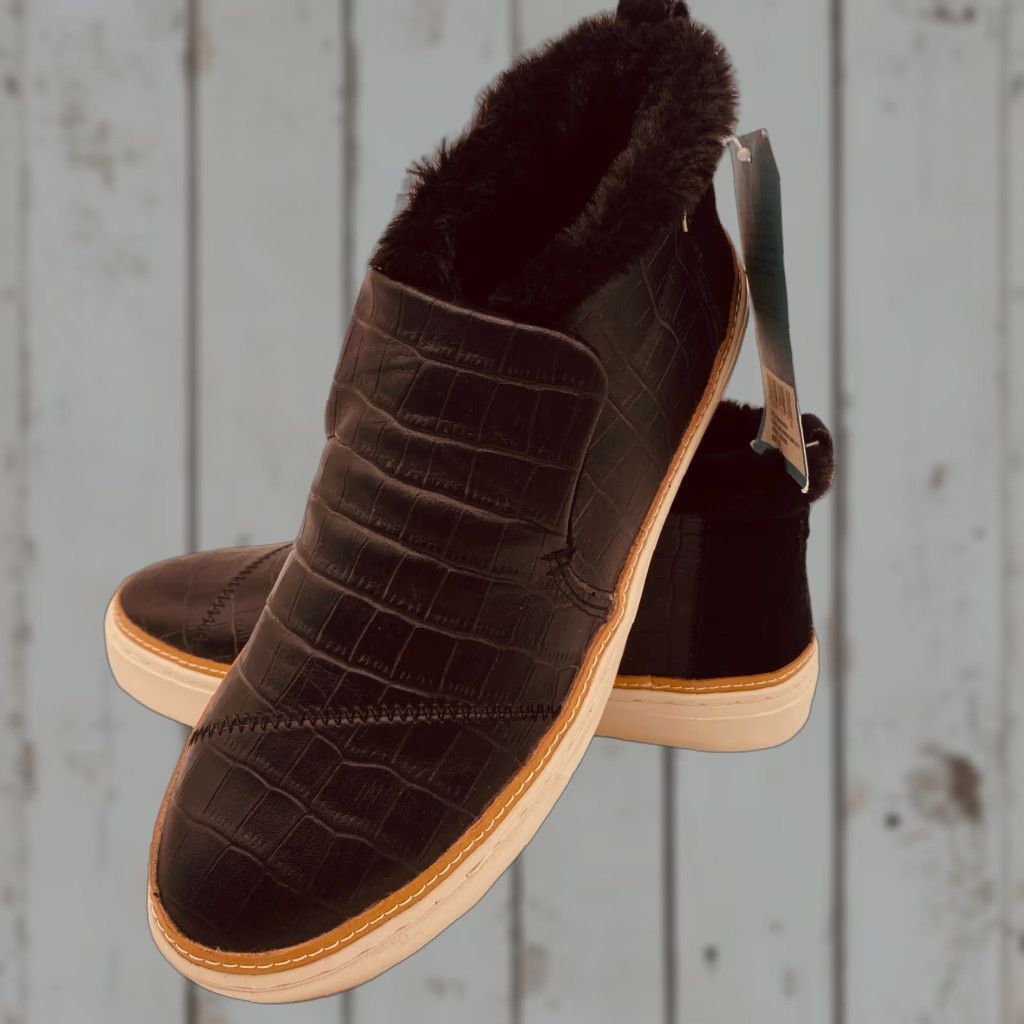 Toms TOMS Paxton Slip On Sneakers Womens 8.5 Black Crocodile Embossed Leather Shirt Womens Shoes Crocodile Embossed Leather 90s? Size US 7 / IT 37 - 1 Thumbnail