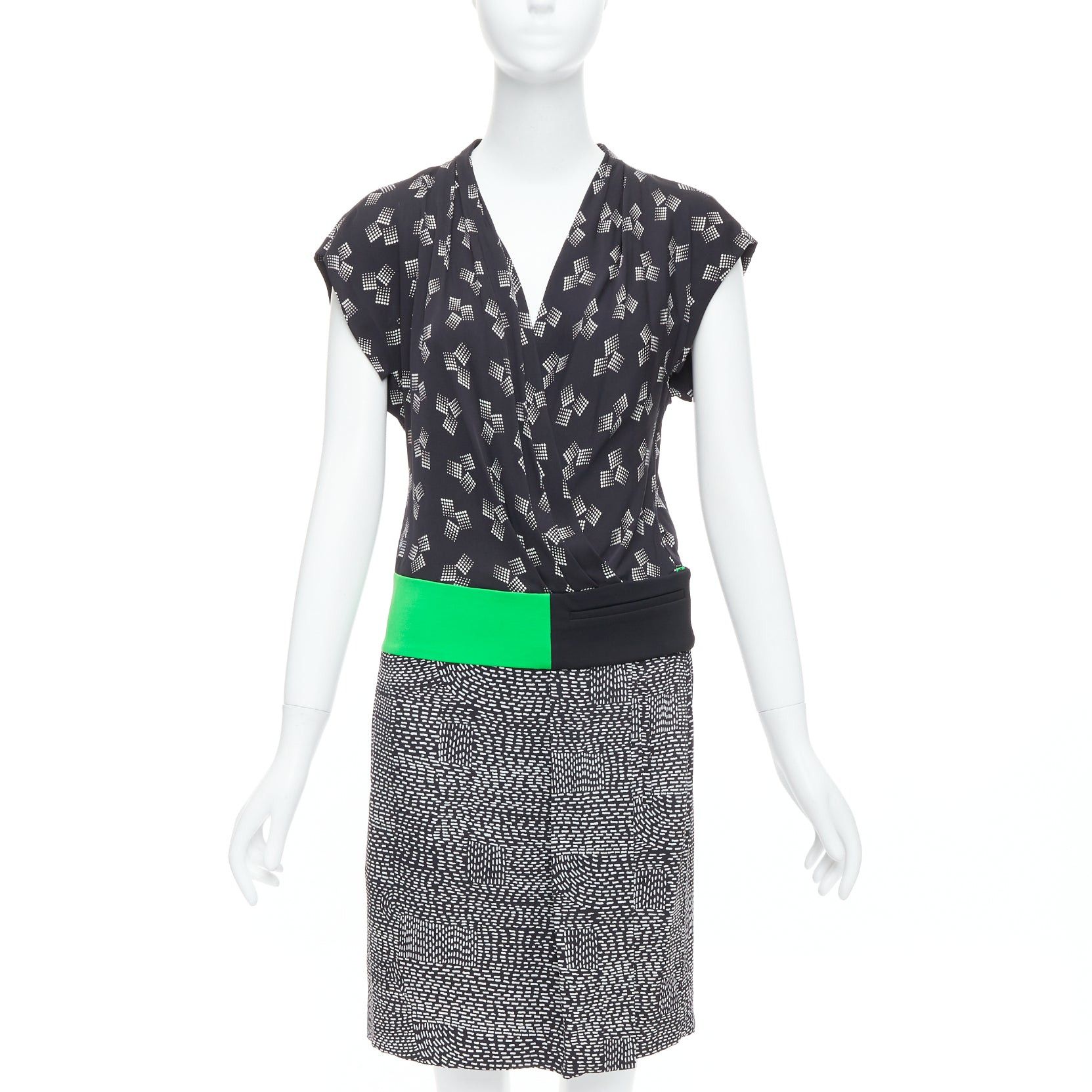 Diane von Furstenberg DIANE VON FURSTENBERG green black multi print silk blend wrap dress US2 S Size S / US 4 / IT 40 - 1 Thumbnail