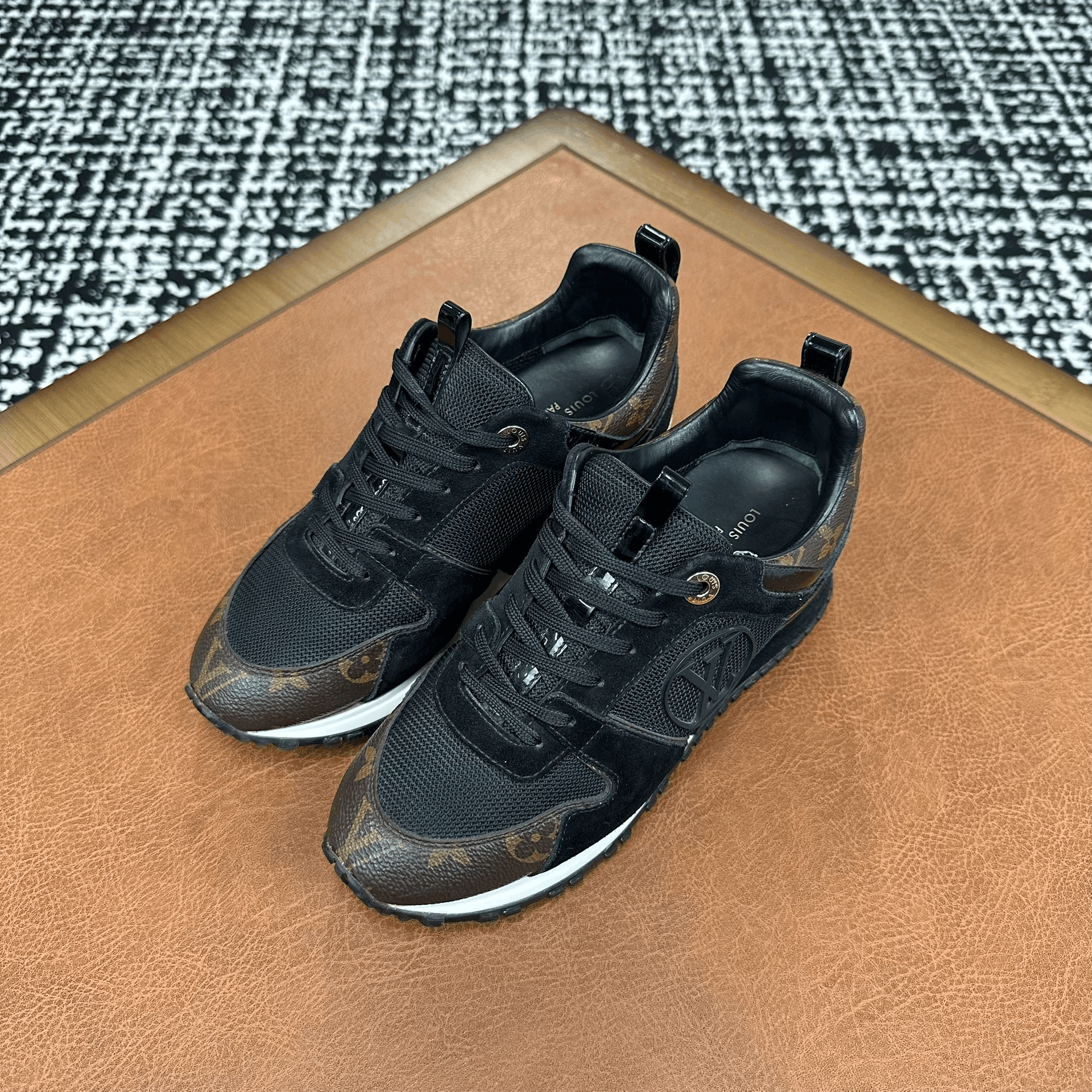 Louis Vuitton Louis Vuitton Black Lowtop Sneakers it_35 Women Size US 5 / IT 35 - 1 Thumbnail