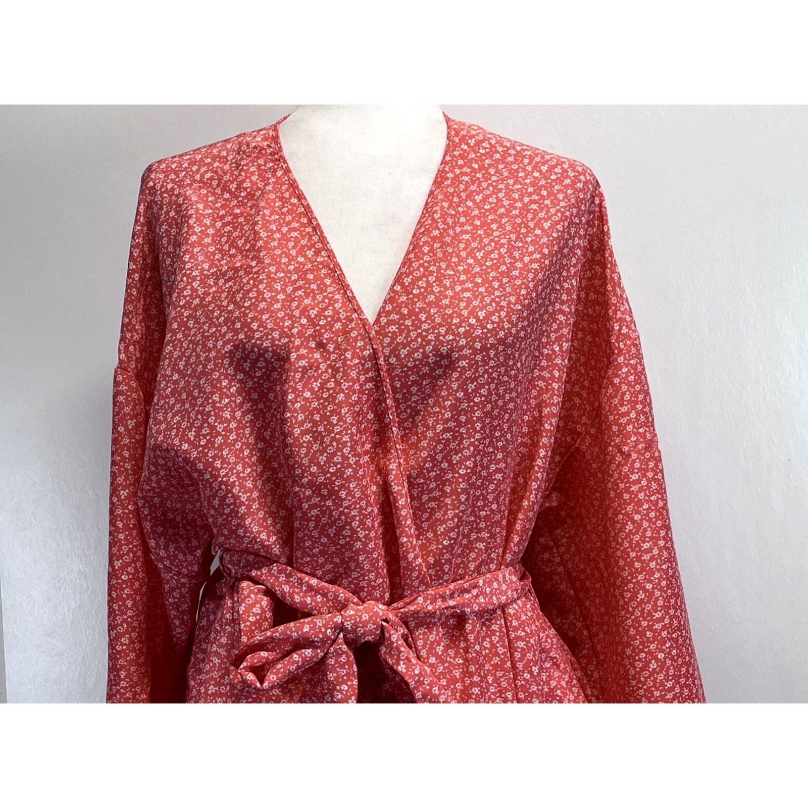 Mary McFadden VINTAGE Mary Mcfadden Robe Large Long Floral Lightweight Made in USA Sz Womens Size ONE SIZE - 5 Thumbnail