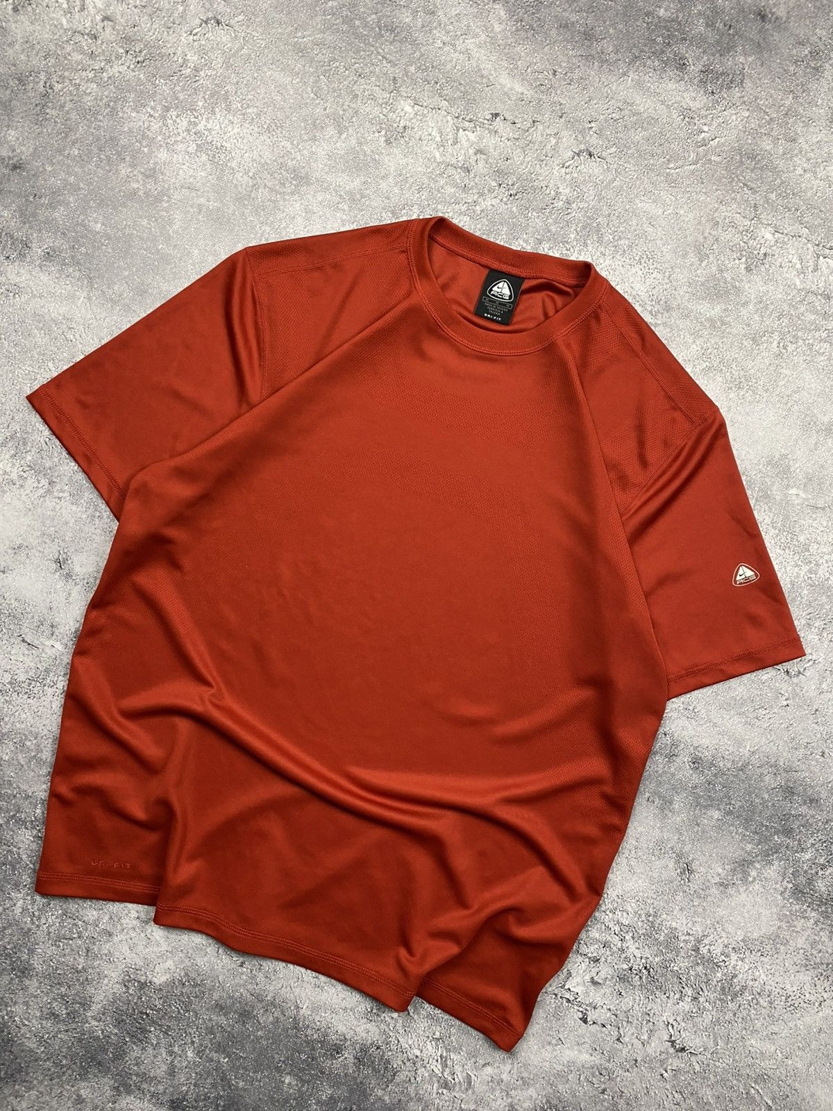 Nike ACG Vintage Nike ACG Red T-Shirt Rare Y2K Tee Size US M / EU 48-50 / 2 - 6 Thumbnail