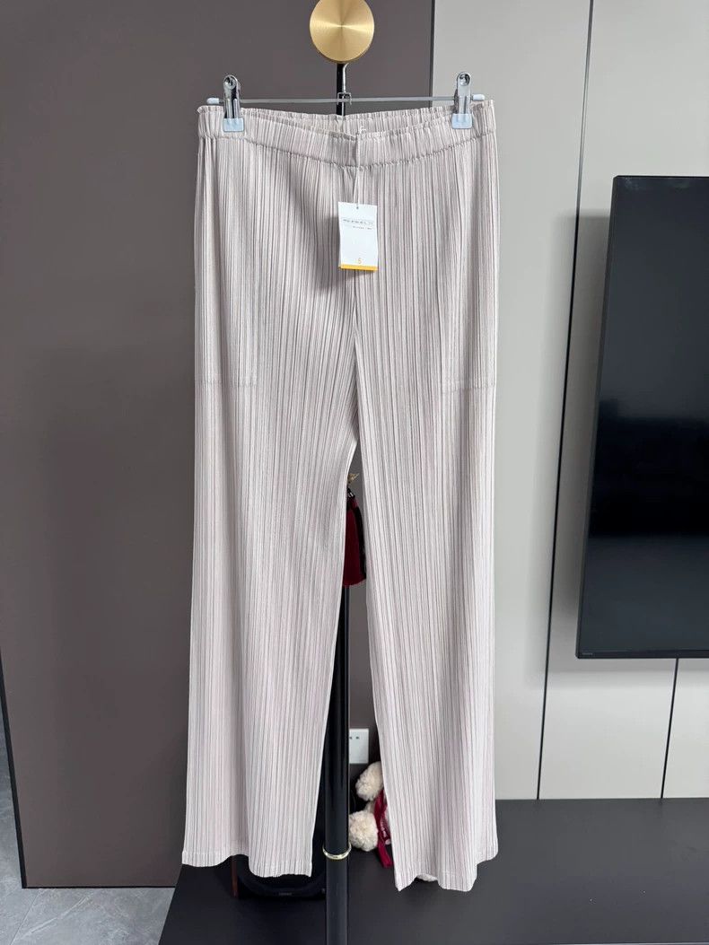 issey miyake size:5 Off-white pleated pants