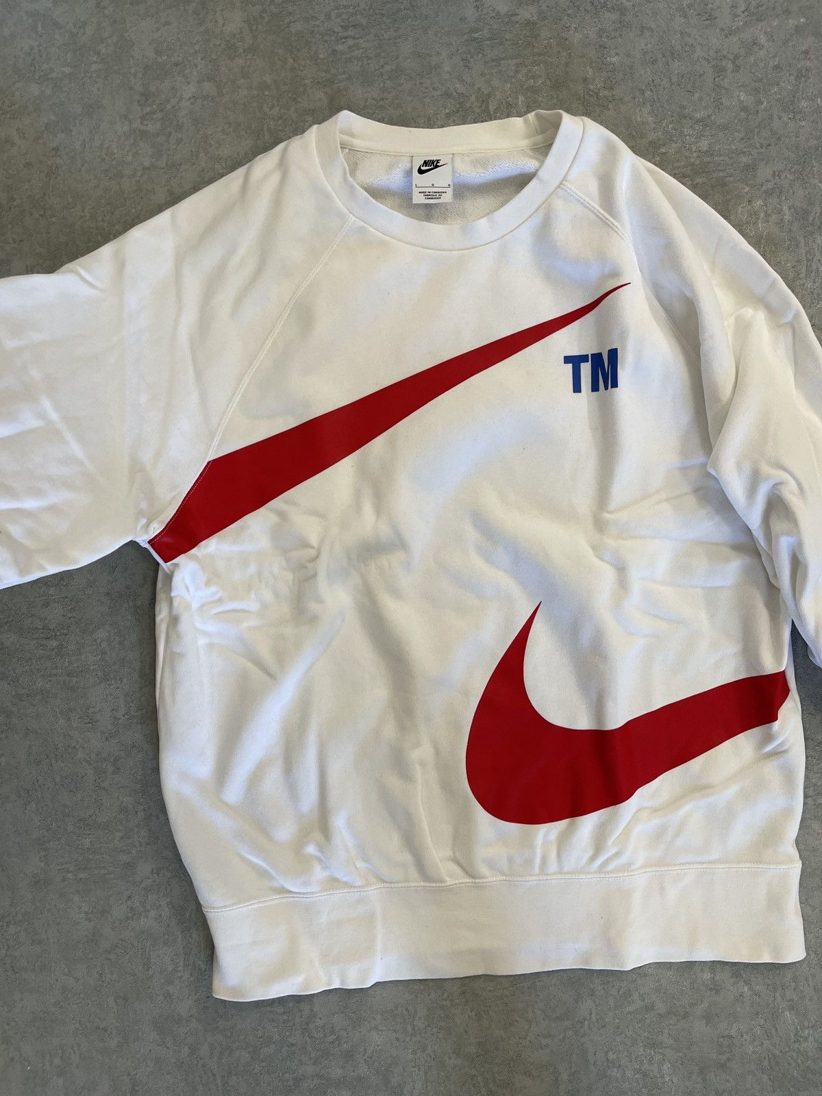 Nike Nike Swoosh red crewneck Size US L / EU 52-54 / 3 - 4 Thumbnail