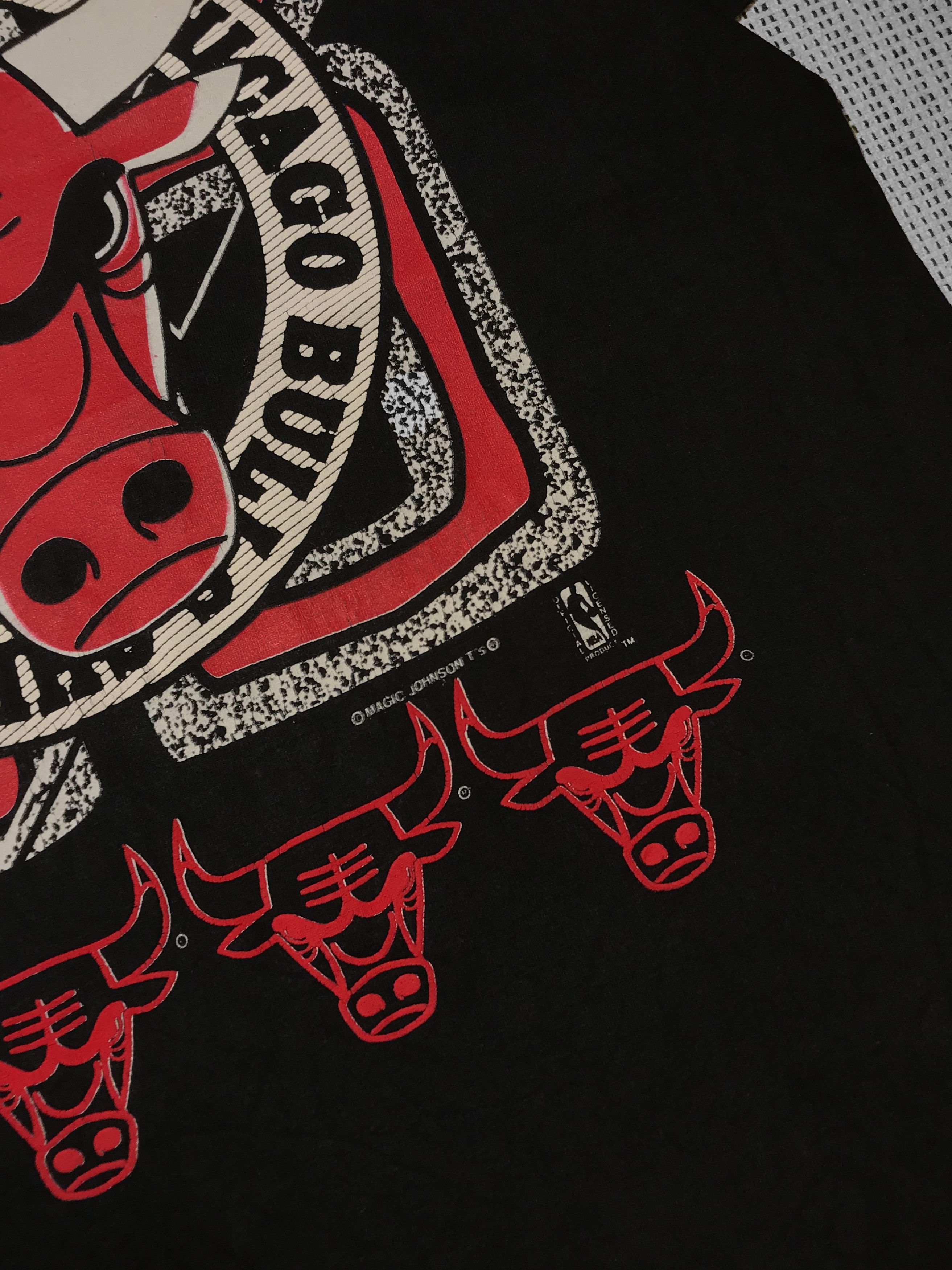 Vintage Vintage 90s Chicago Bulls “Magic Johnson” T-shirt (XXL) Size US XXL / EU 58 / 5 - 5 Thumbnail