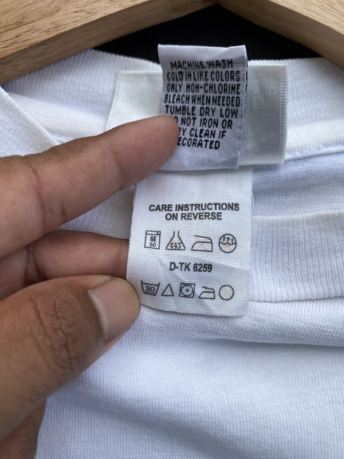 DKNY Rare Vintage DKNY Big Logo Spellout Tshirt Size US L / EU 52-54 / 3 - 10 Thumbnail