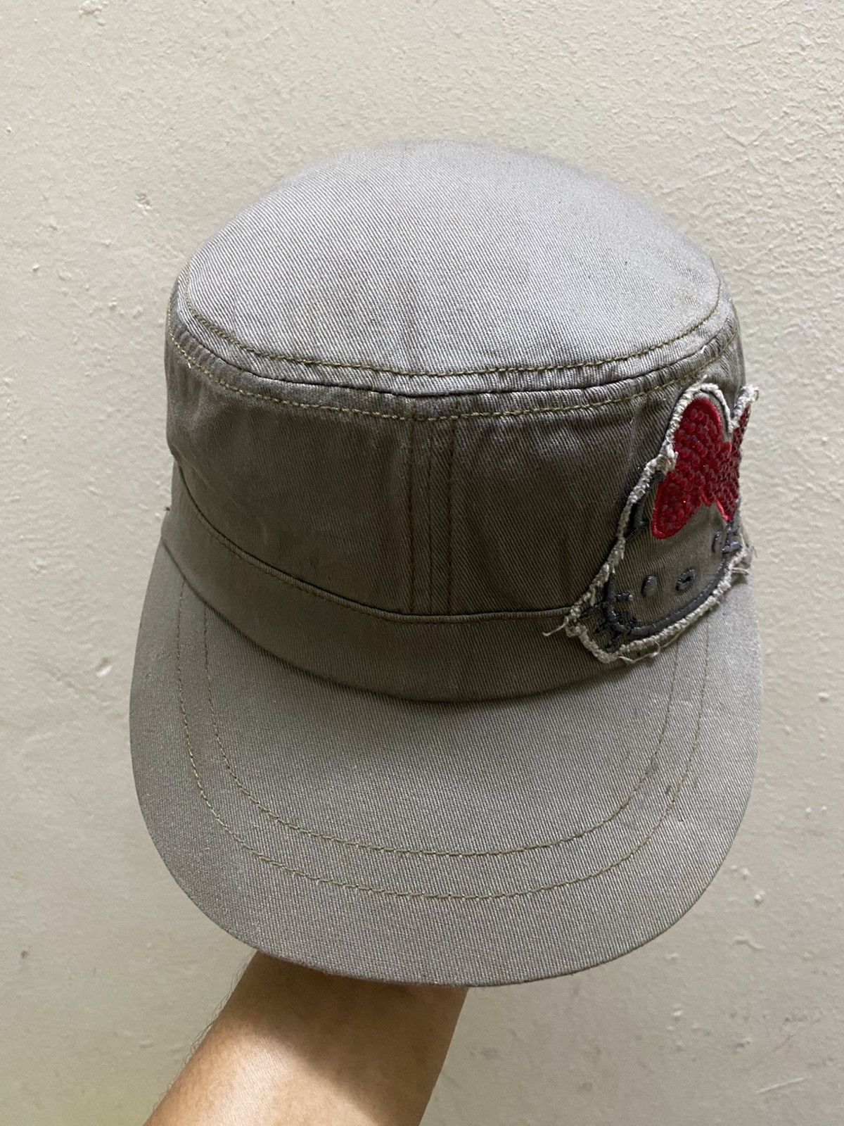 Japanese Brand Vintage Distressed Adult Hello Kitty Round Hat Size ONE SIZE - 1 Thumbnail