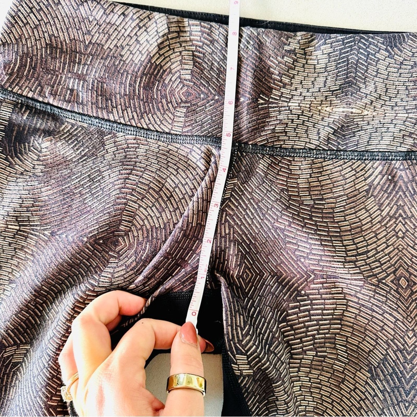 Lululemon LULULEMON Wunder Under Crop Bead Envy Black Low Rise Legging Size 28" / US 6 / IT 42 - 8 Thumbnail