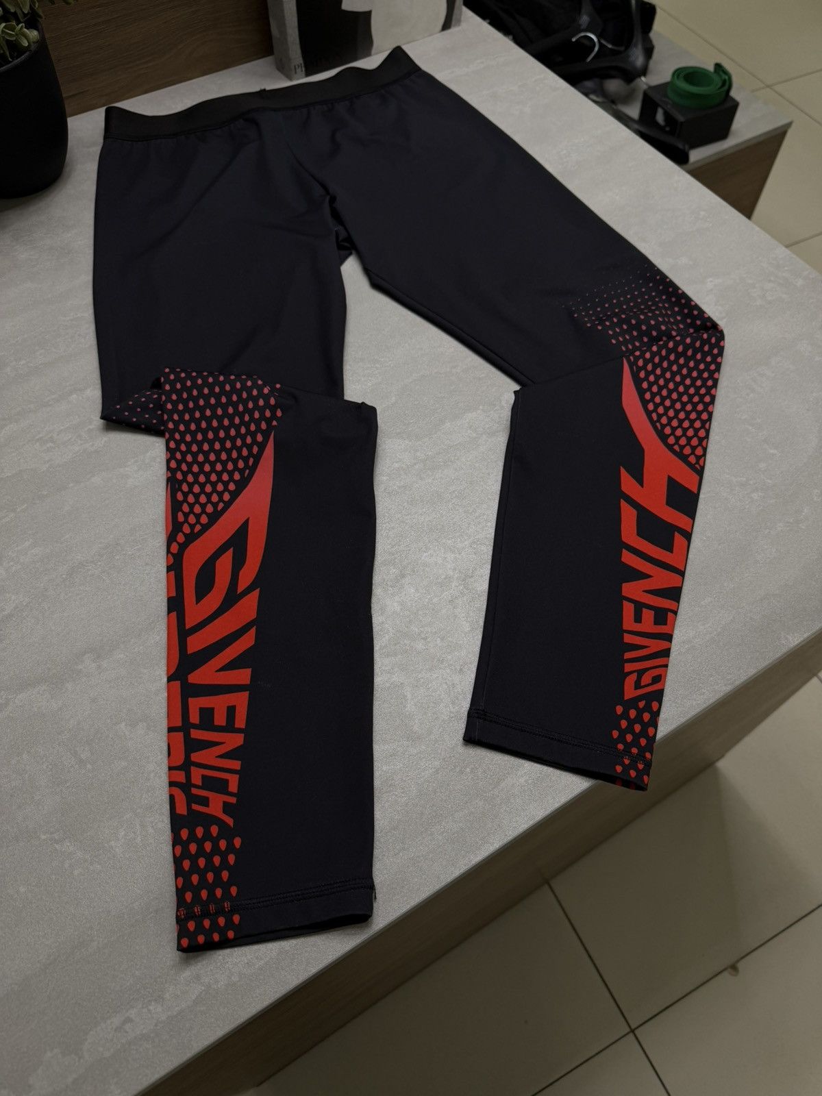 Givenchy Givenchy Black Paris Sport Leggings size 40(s-m) Size 27" / US 4 / IT 40 - 4 Thumbnail