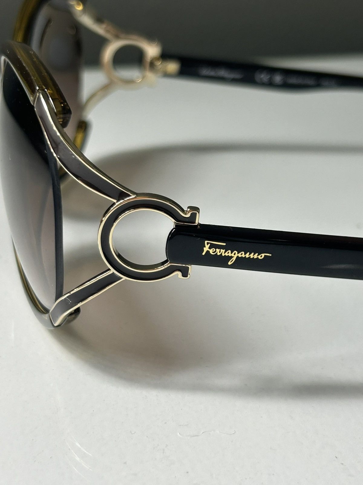 Salvatore Ferragamo Salvatore Ferragamo SF600S Brown Oval Shaped Sunglasses Size ONE SIZE - 10 Thumbnail