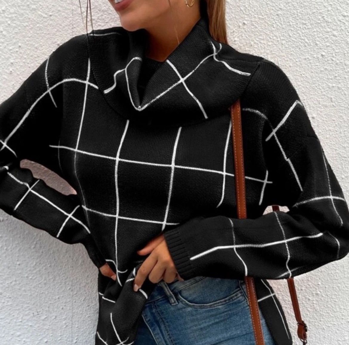 Designer × Other NWT, Lavishly Paris Women's Black Turtleneck Sweater. Size S / US 4 / IT 40 - 8 Thumbnail