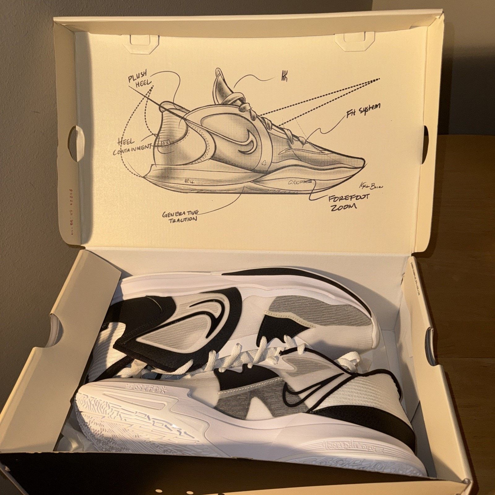 Nike Size 13.5 - Nike Kyrie 5 Oreo - AO2918-100 Basketball Shoe Size US 13 / EU 46 - 8 Thumbnail