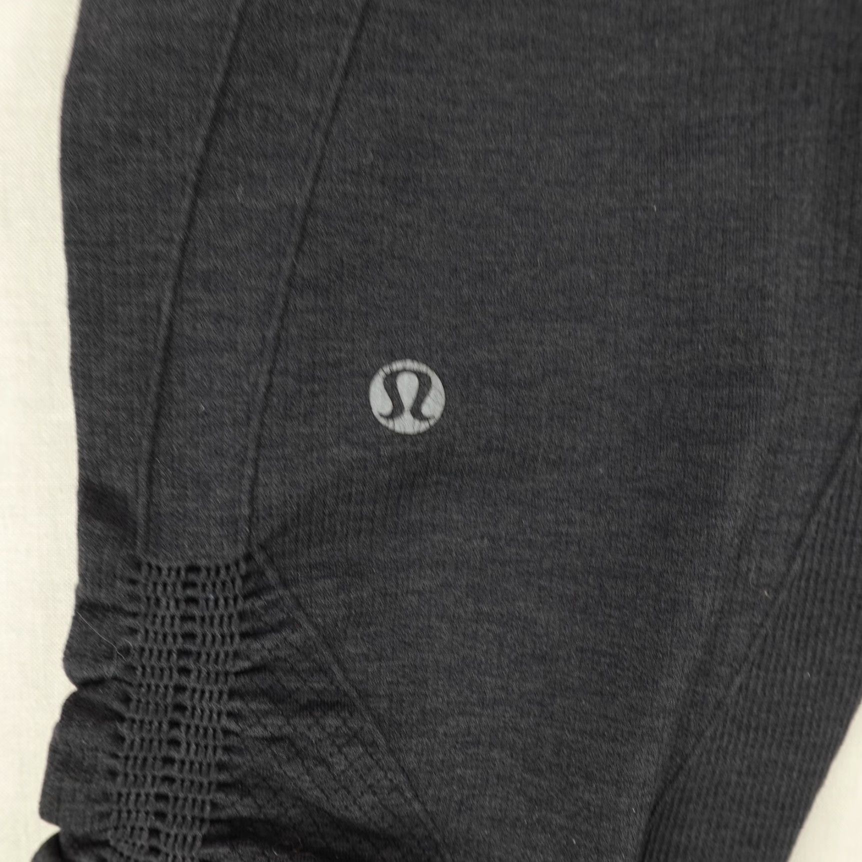 Lululemon VINTAGE Lululemon Leggings Womens 6 Black Ruched Leg Crop High Rise Capri Athletic Gym Size 24" / US 00 / IT 34 - 5 Thumbnail