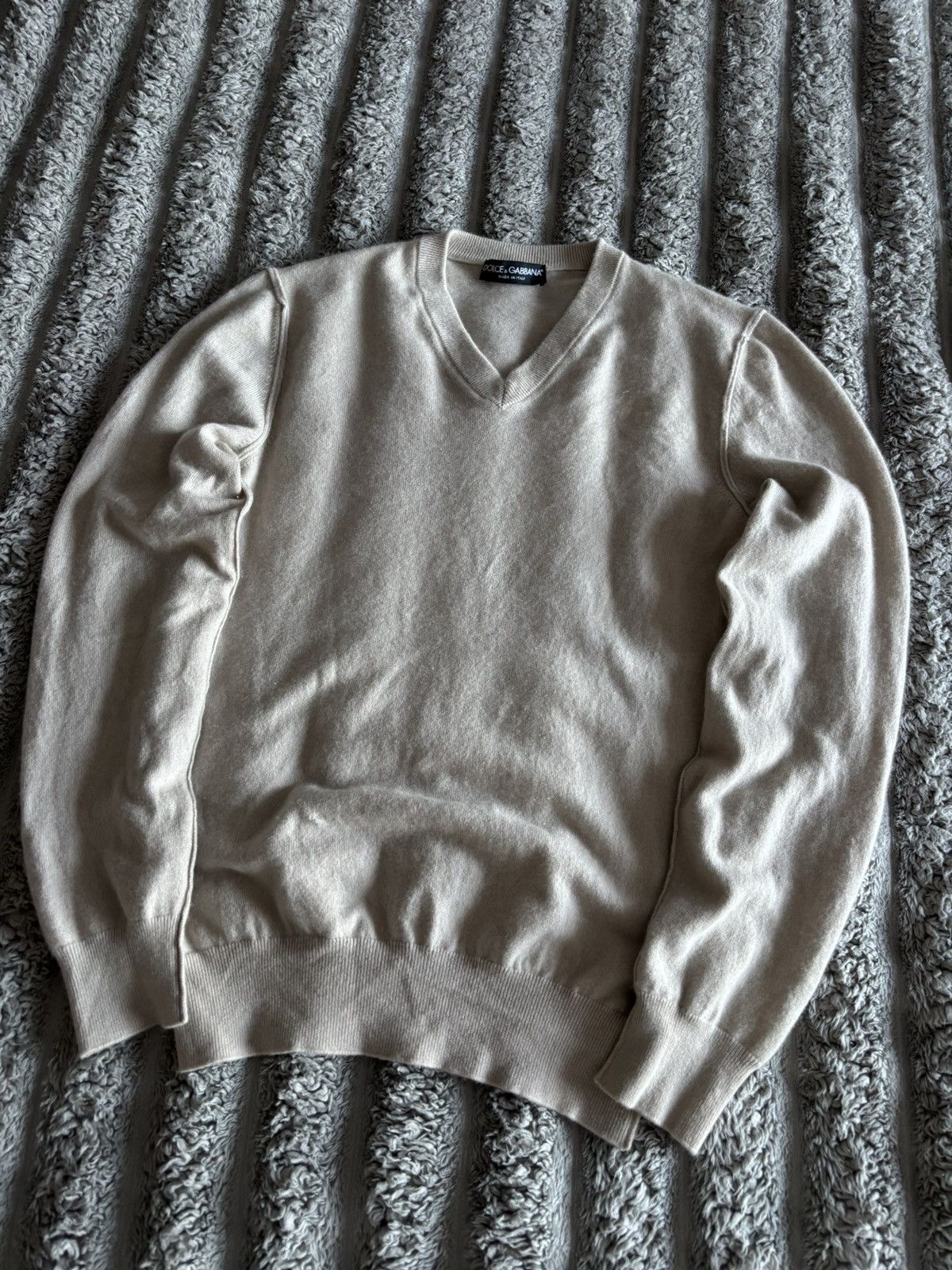 Dolce & Gabbana Dolce & Gabbana 100% Cashmere V-Neck Sweater Beige/Cream Size US L / EU 52-54 / 3 - 2 Thumbnail