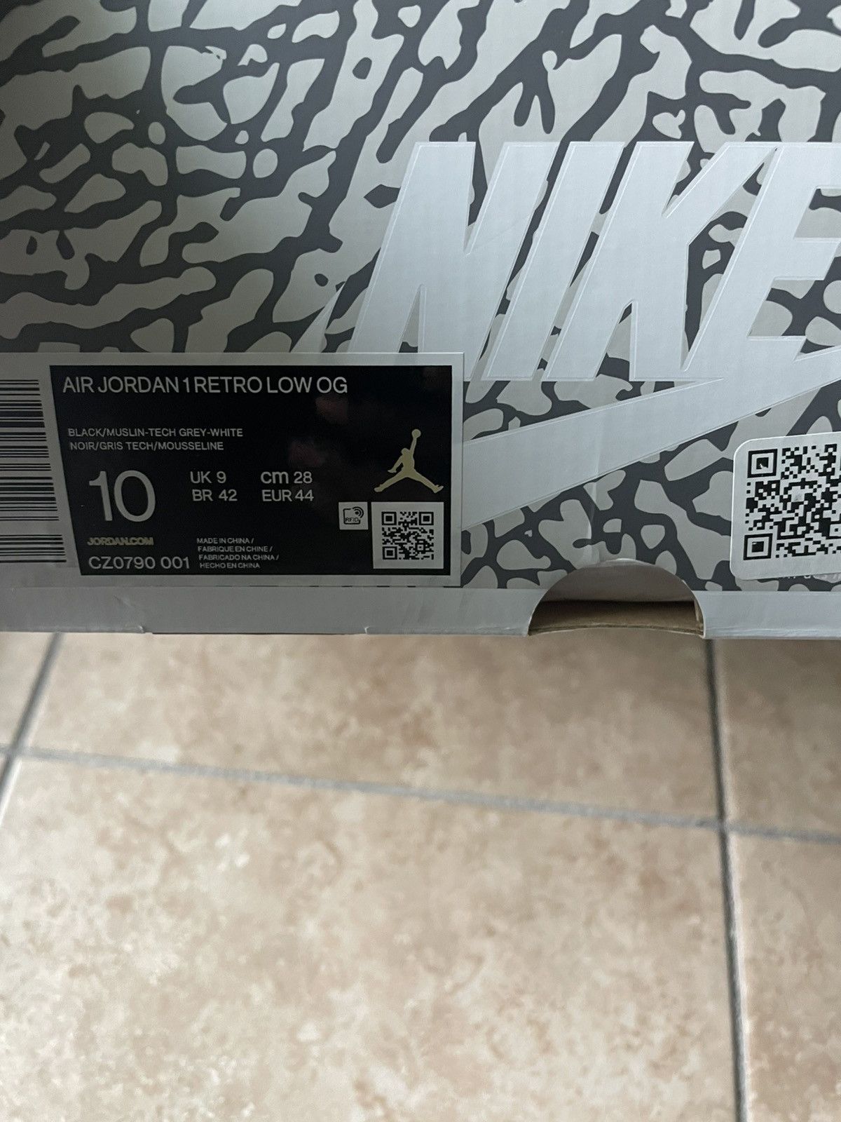 Jordan Brand AIR JORDAN 1 RETRO LOW OG/ Size US 10 / EU 43 - 7 Thumbnail