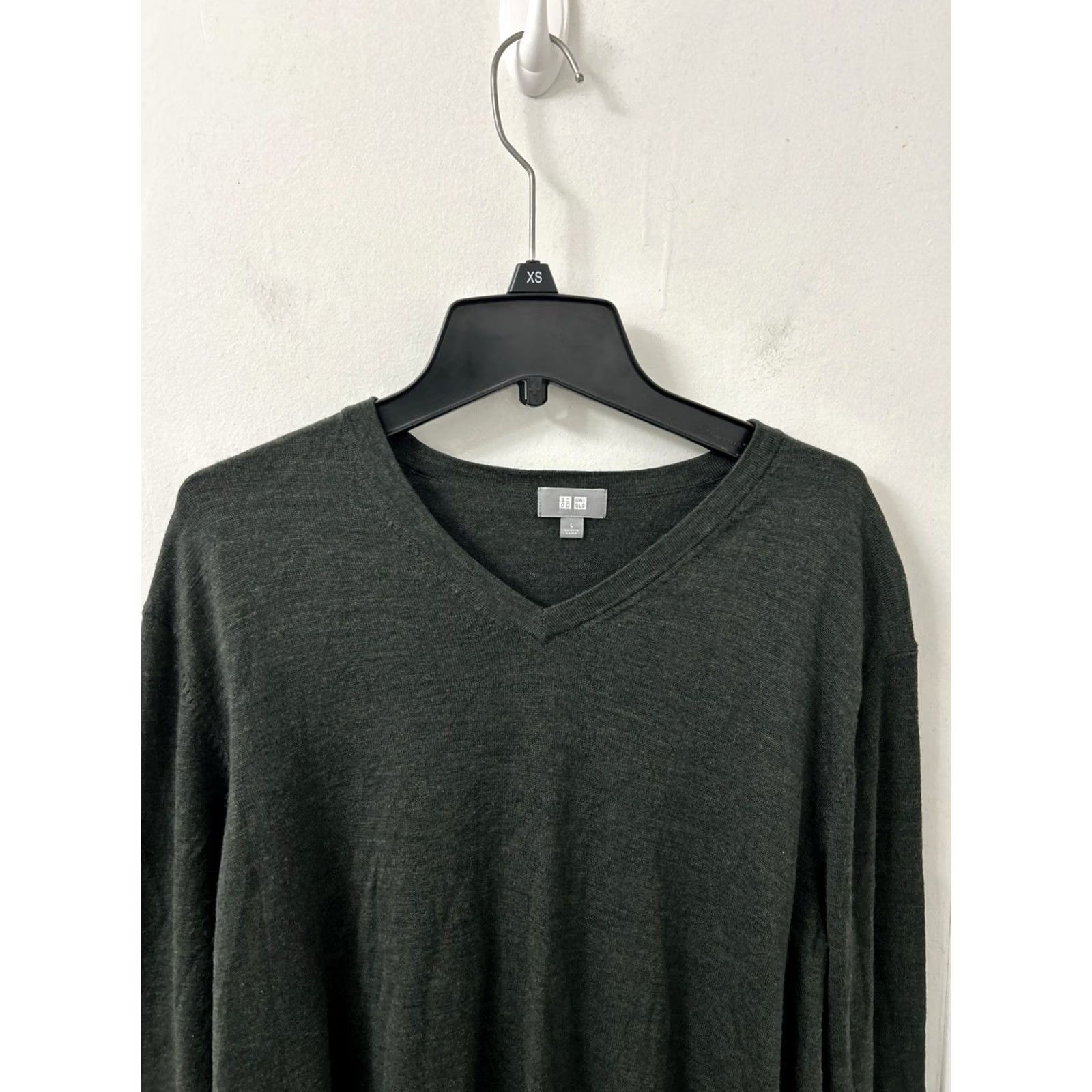Uniqlo Uniqlo Mens Sweater Size L Gray 100% Wool V-Neck Pullover Sweatshirt L/S Size US L / EU 52-54 / 3 - 2 Thumbnail