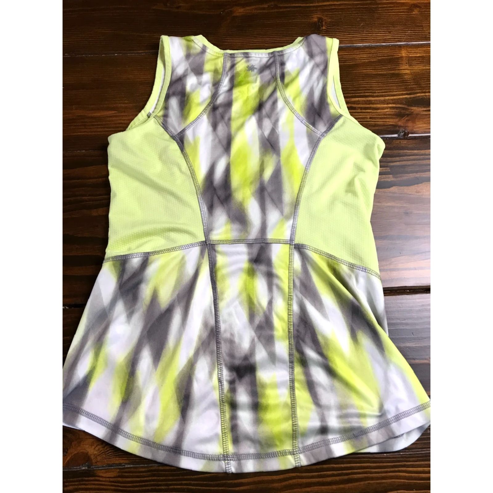 Tek Gear Tek Gear Tank Top Women's Size Small Neon Green Activewear Sleeveless Shirt/Top Womens Small Neon Green Activewear Tank Tek Gear Size S / US 4 / IT 40 - 2 Thumbnail