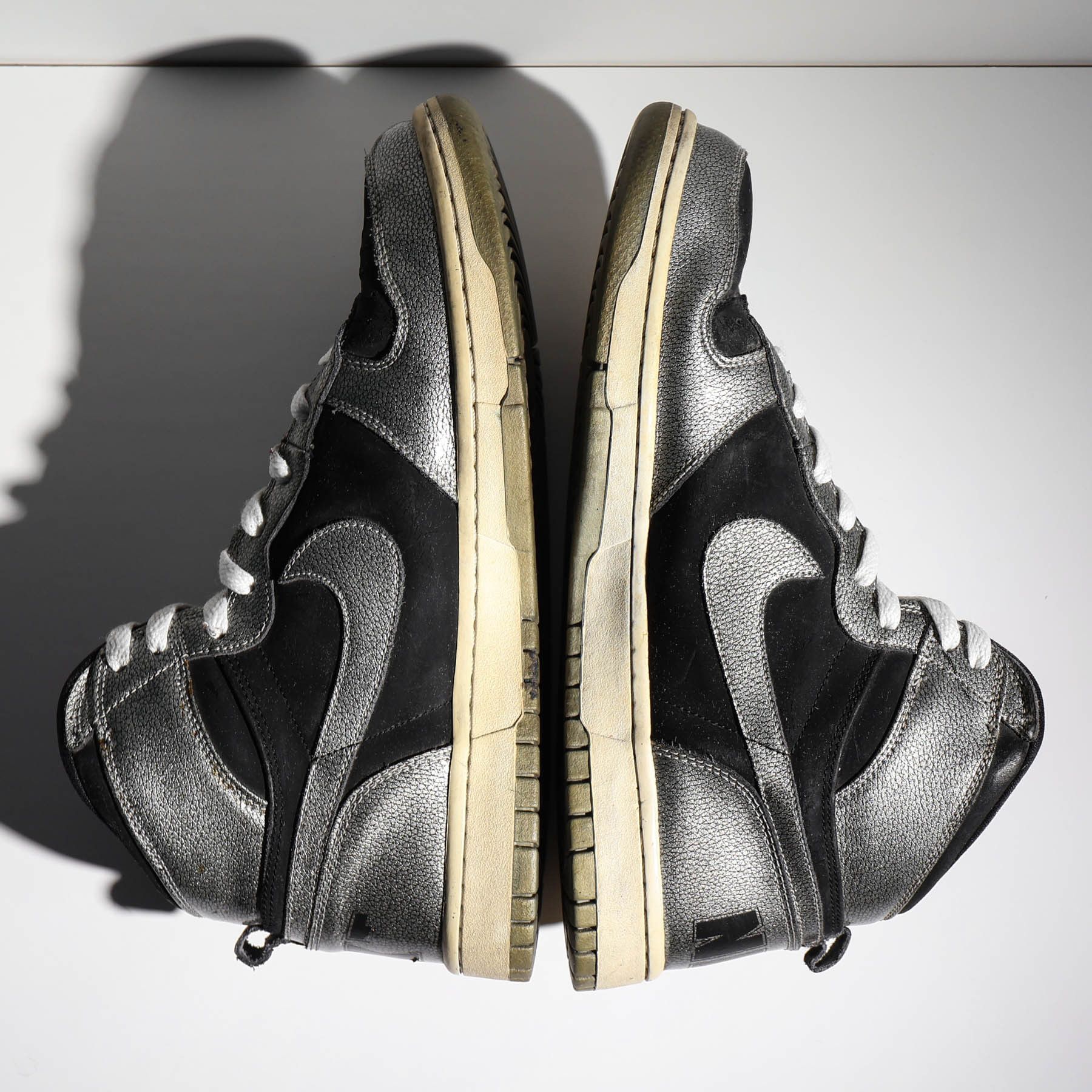 Nike Rare Nike Big Nike Logo Distressed Black Silver Sneaker 2010 Size US 10.5 / EU 43-44 - 5 Thumbnail