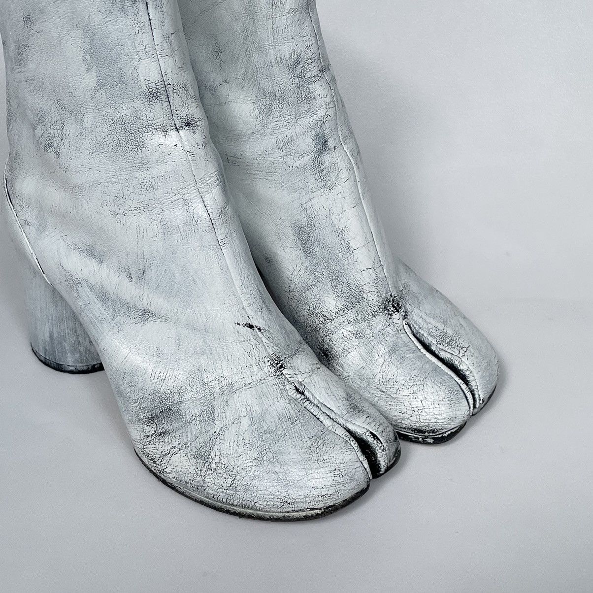 Maison Margiela White Painted Leather Tabi Boots Size US 7 / IT 37 - 6 Thumbnail
