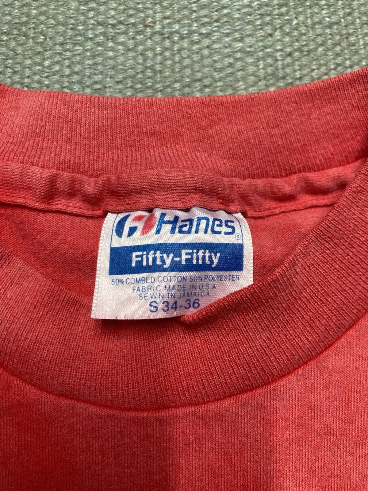 Vintage Vtg 80s blank t shirt sun fade red hanes single stitch small Size US S / EU 44-46 / 1 - 4 Thumbnail