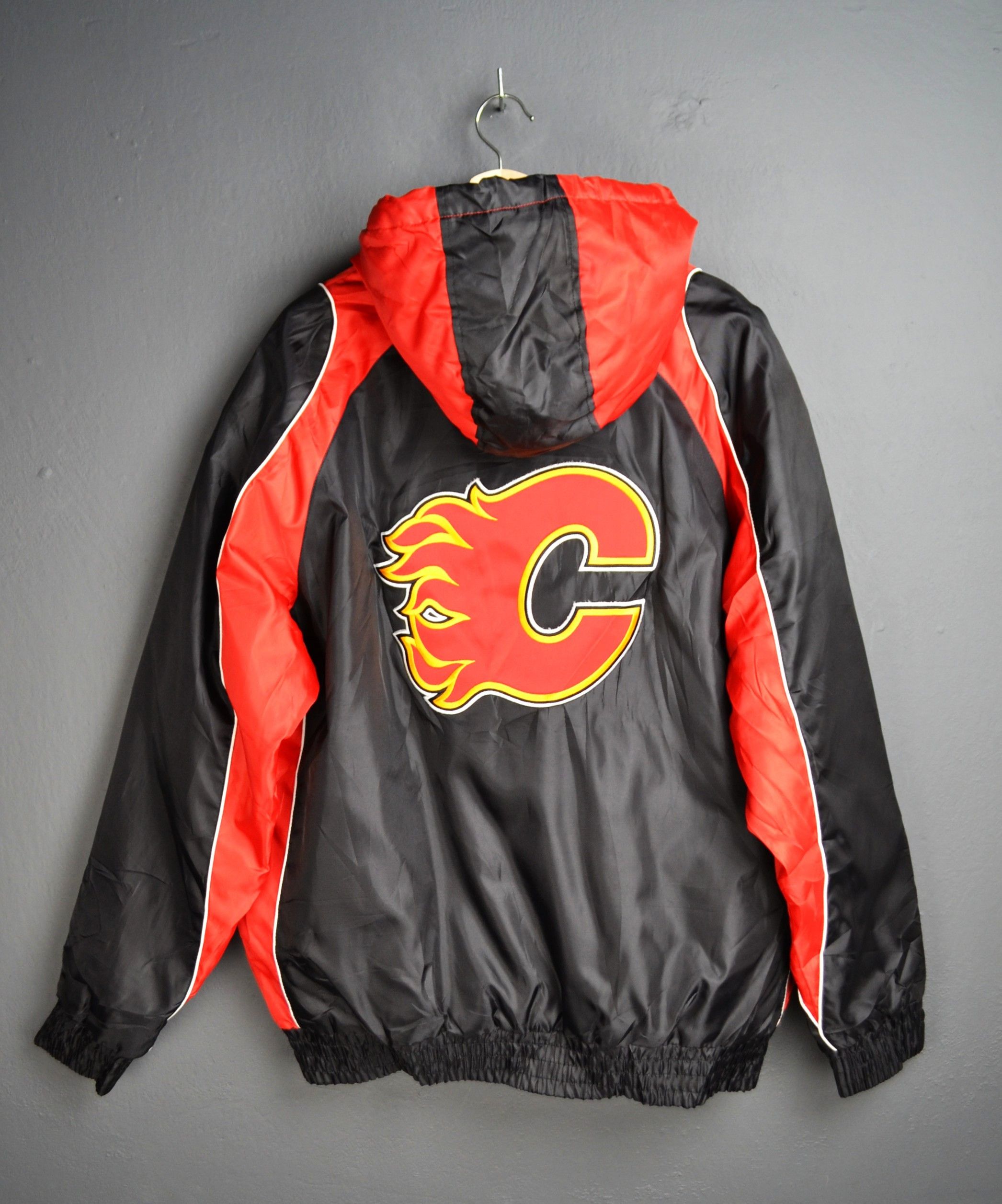 Vintage Calgary Flames Zip Hooded Winter Jacket NHL Black Red XL Size US XL / EU 56 / 4 - 1 Thumbnail