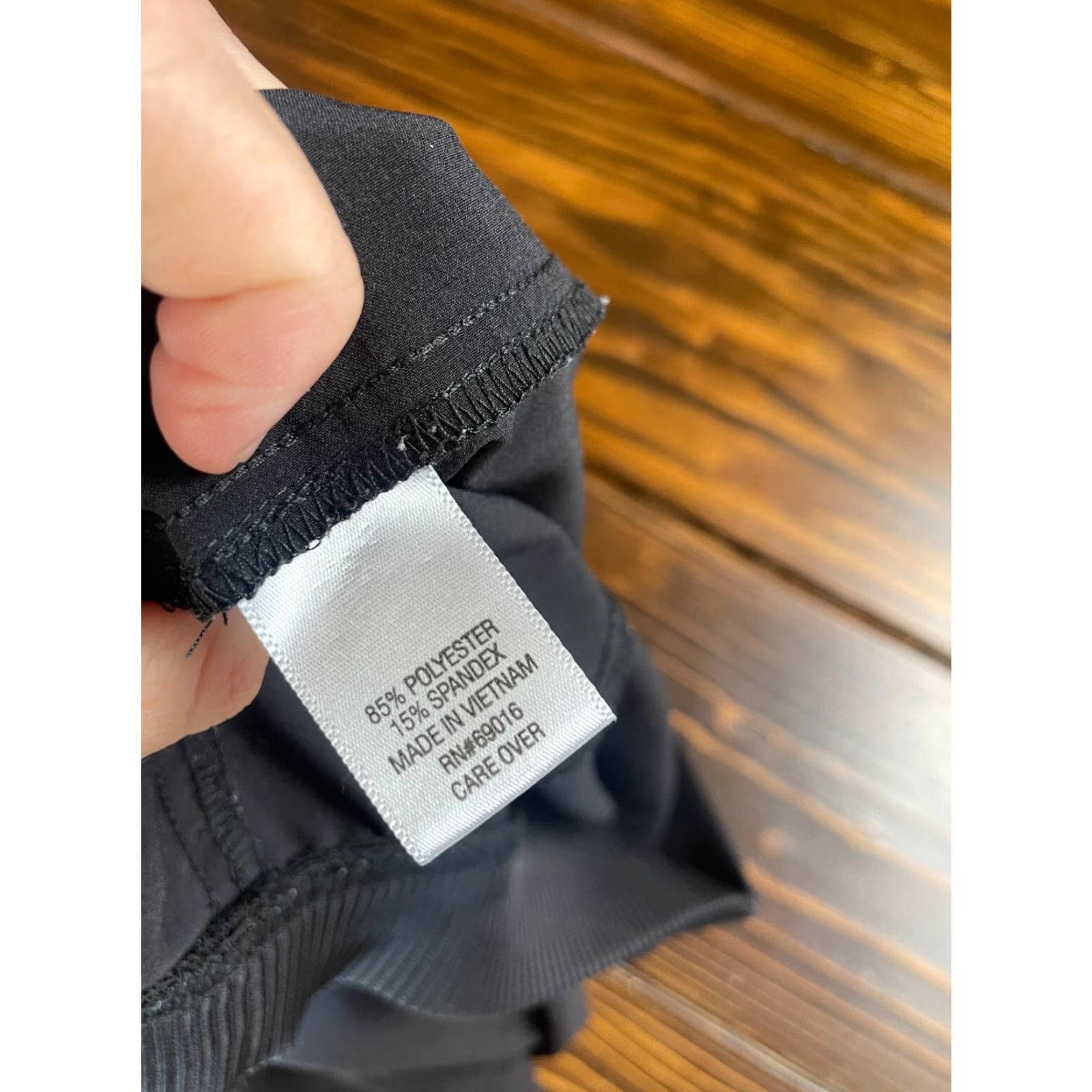 Laura Ashley Laura Asehley Pants Women's M Black Activewear Capri Elastic Waist Pockets Zip Modern Size 32" / US 10 / IT 46 - 4 Thumbnail
