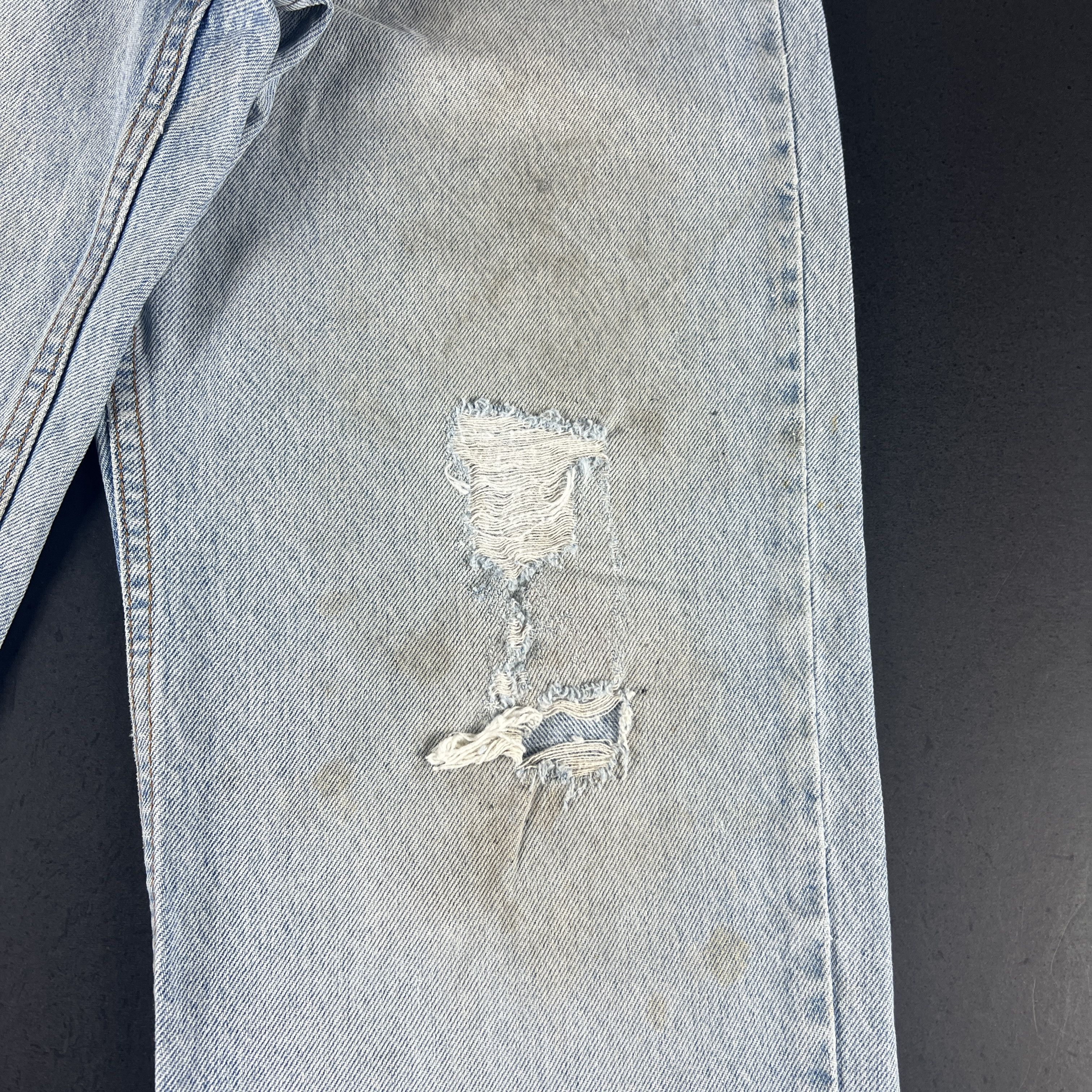 Levi's VTG Levi's Jeans 550 Relaxed Blue Thrashed Denim Orange Tab Size US 33 - 3 Thumbnail