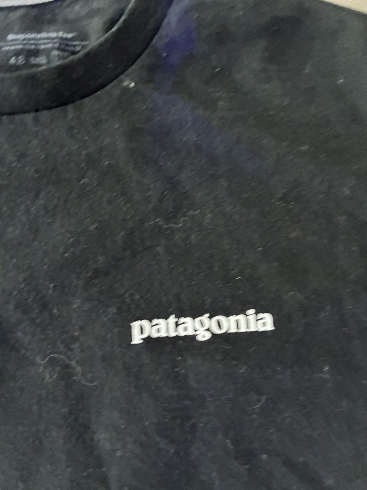 Patagonia Patagonia Black Logo Tee Back Graphic Size L Size US L / EU 52-54 / 3 - 3 Thumbnail