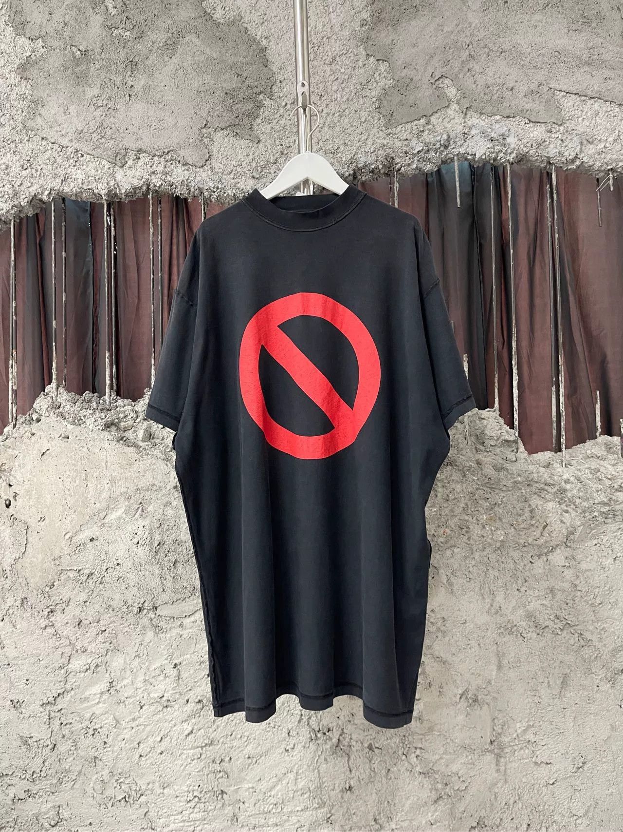 Balenciaga balenciaga bfrnd short sleeve black t-shirt Size US M / EU 48-50 / 2 - 1 Preview
